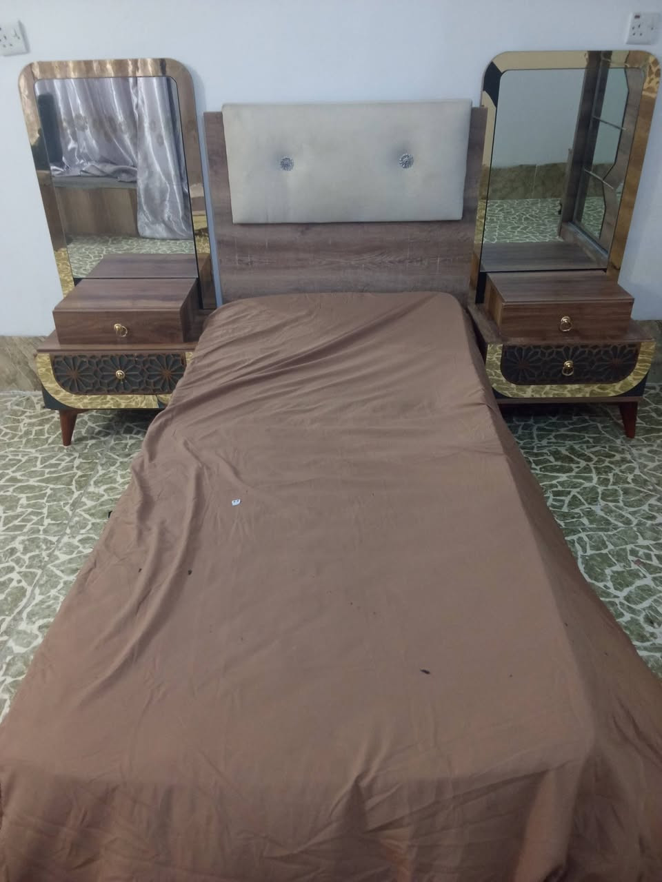 غرفة نفر • نضيفه