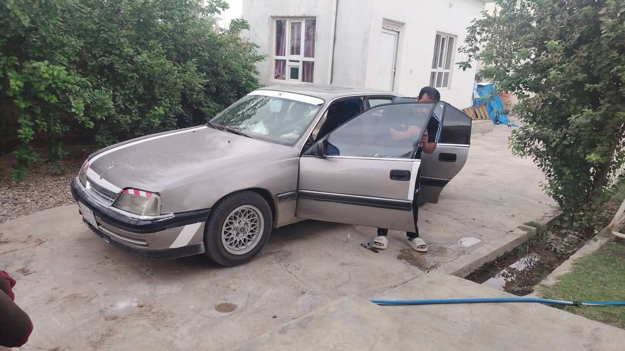 اوميغا • ١٩٩٢ • محرك ٢٫٠