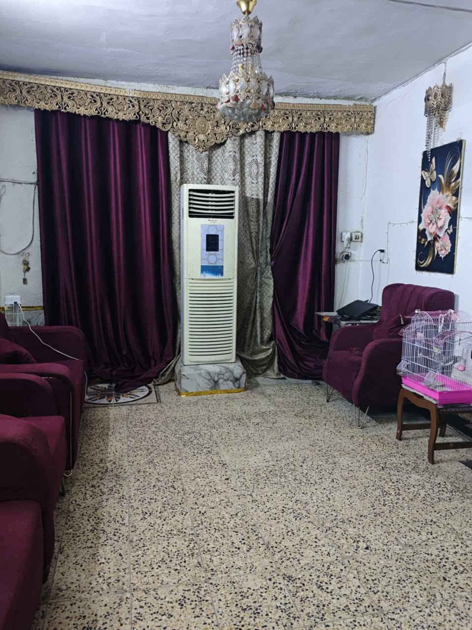 السلام عليكم 
متوفر بيت للبيع طابو صرف مساحته 80 متر  بغداد الشرطة الخامسه يتكون من طرمة وهول كبير ومطبخ وترك وصحيات والطابق الثاني غرفة نوم وبالكونة وسطحين سعره جدا مناسب للاستفسار يرجى الاتصال على هاي الارقام 
‏‪***********‬‏
‏‪***********‬‏ بغداد, العراق
