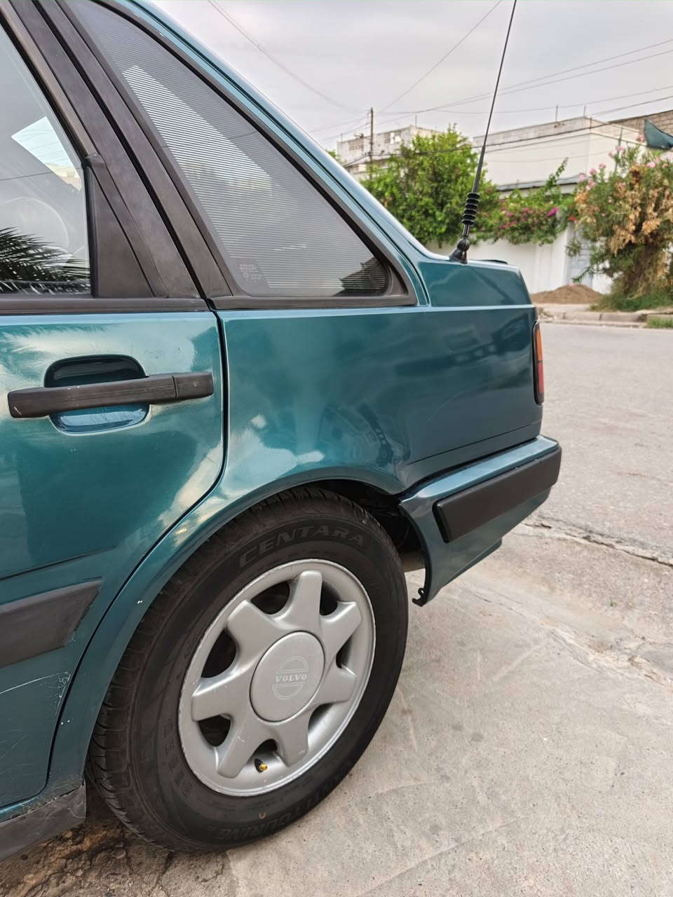 🚗 للبيع: فولفو 440 موديل 1993
🔹 الموديل: 1993
🔧 المحرك: 2.0 نوزل أصلي
⚙️ الكير: عادي (جديد)
❄️ التبريد: أصلي فولفو
🪟 الجامات: كهرباء أمامية
🛑 البريكات: ABS
✅ حالة المحرك: شرط، لا صرف ولا نفخ، وصوته ناعم.
🆕 القطع الجديدة:
🔩 تخم أمامي وخلفي جديد.
🦾 درايف شفتات جديدة.
⚙️ فلنجات جديدة.
💿 دسكات جديدة.
🛞 تخم تايرات جديد قياس 15.
🎨 الصبغ: صبغ جمالية، والصور قبل الصبغ موجودة.
📌 ملاحظة: الدواير الخلفية بيها شوية معجون، وباقي السيارة شرط.
🖊️ الفحص: على القلم، واللي يحب يتأكد يتفضل ويشوف السيارة بنفسه، وكل شيء موضح بالصور.
💰 السعر: 30 وبيه مجال للناس الطيبة بعد المعاينة.
📞 للتواصل: ***********
