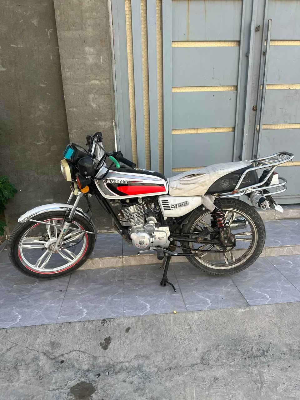 سيفان موديل 21  سعر 450 عنواني ديالى بعقوبة شارع كورنيش /***********
