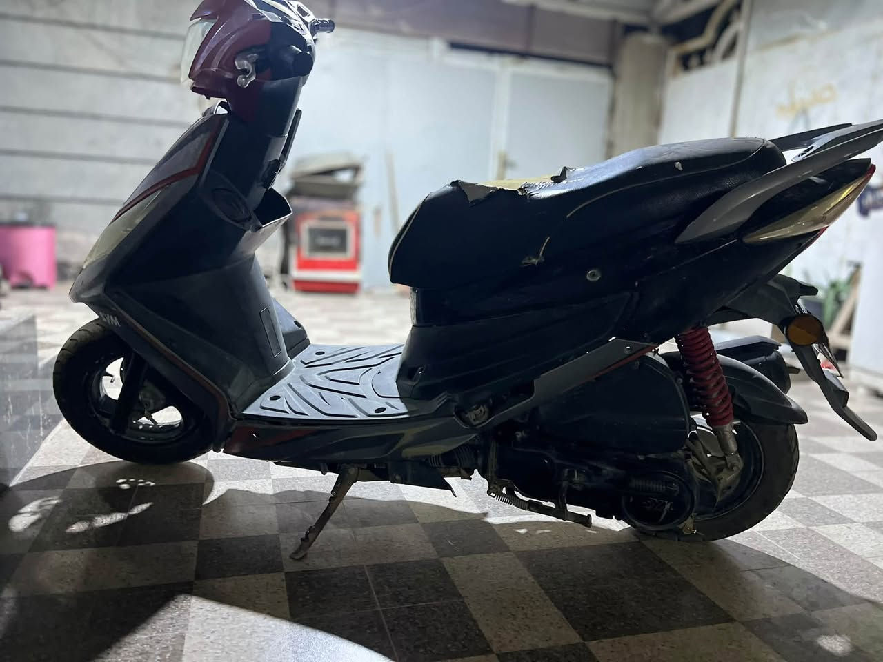 السلام عليكم
سايم نحله gR

محرك 125cc

كهربائيات كلها شغاله 

محرك نگره سلف
بيع اوًمراوس انطي فرق عادي 
مسجل سنويه او لوحات تحويل ايمته ما تريد للاستفسار خاص 

واتساب اتصال ‪+964 786 872 1326‬

مكان الانبار رمادي ال5كيلو
