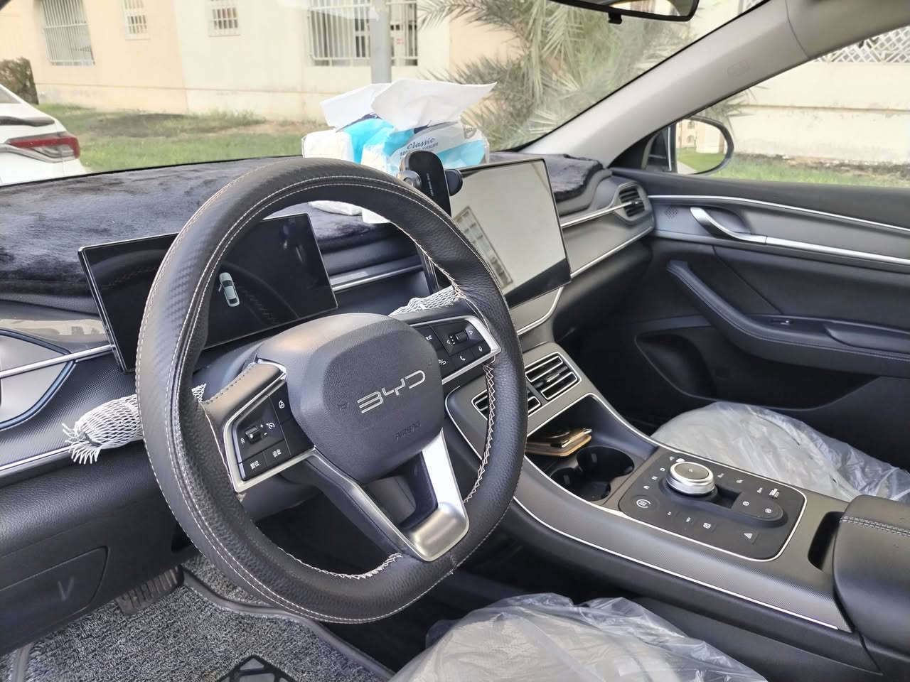 السلام عليكم سيارة للبيع بي وايدي موديل ٢٠٢٥ ديستريور مكفولة كفالة ماشيه ٢٠ الف على وضع الشركة سيارة مال بيت اي نقص مابيه الشراي يتصل على هذا الرقم *********** بغداد الجديدة
