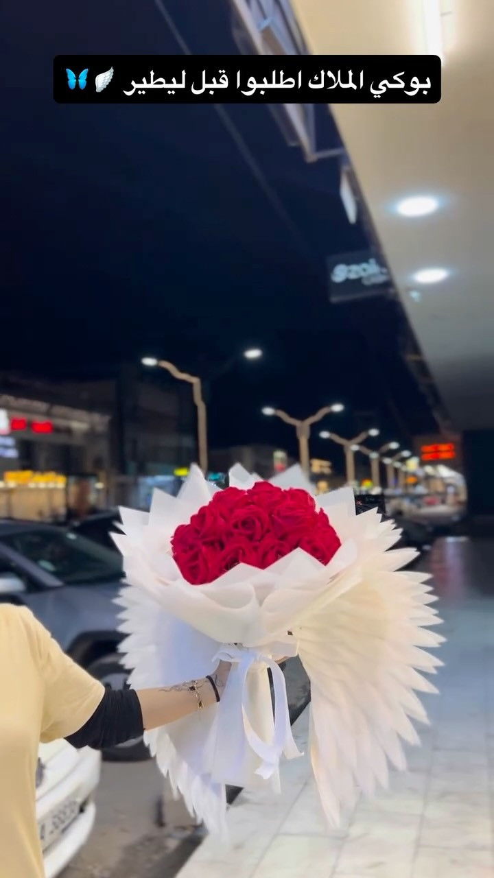 ⁨	بوكي الجناحات صار بتكريت سويلهم تووجيه 😍🪽🦋

📍 شارع الاربعين ***********📞

#ترند #هدايا #العراق⁩

نص مكتوب في الصور:
- بوكي الملاك اطلبوا قبل ليطير 🦋🪽