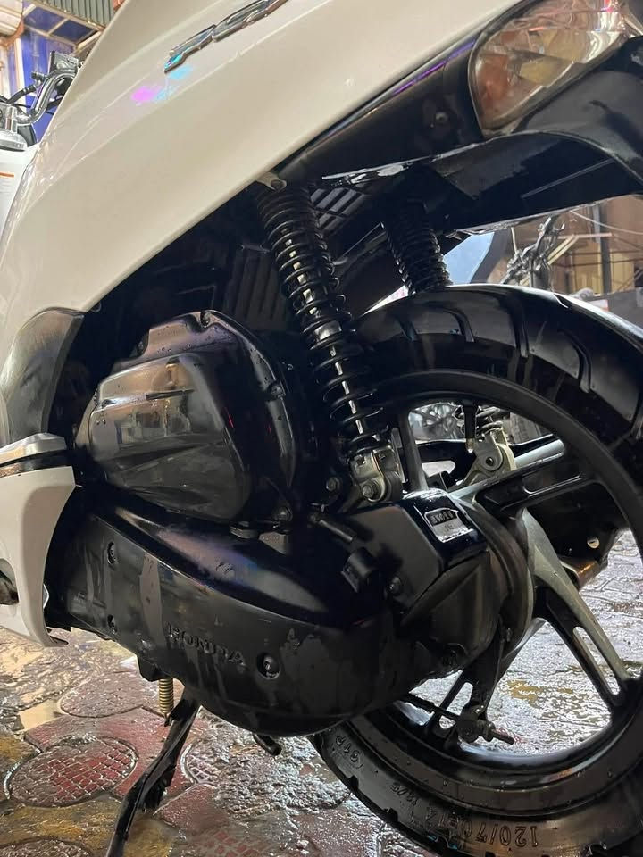 السلام عليكم دراجه pcx جيل اول محرك 125cc مكفولة المحرك مداخل عليه درنفيس امانة اللّٰــــه مال جناي مستعجل على بيعتها تجي تشوفها كدام عينك وتفحص  يله تاخذها  شلعة ومعدل خير من اللّٰــــه اللّٰــــه يشهد  خرسة ما بيها صوت رايدها بمليون و٦٠٠ وبيها مجال للشراي بغداد شارع فلسطين  ساحة بيروت هذا رقمي ***********
