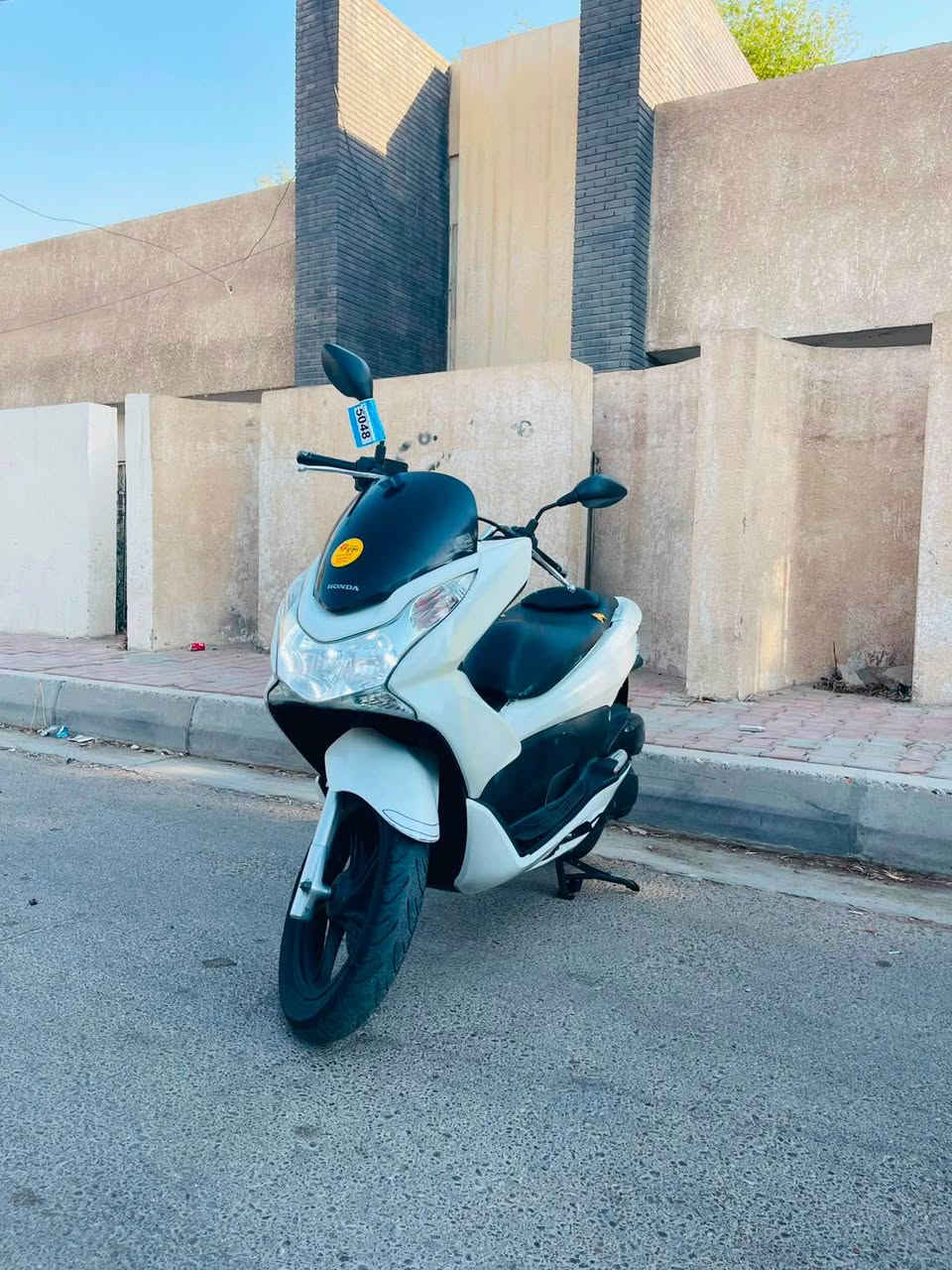 السلام عليكم دراجه pcx جيل الاول ياباني  مكينه 150  دراجه مكفوله كفاله عامه مال رمبه حساس ازدحام حساس ستان تتدفئة بل يدات لد أمام لد خلفي مكينه برغي ممفتوح بيه شلعه معدل فول مال جناي دراجه تتعب تكول جديده على ايديأوراق موجوده الرمبه بيه السعر مليون و450الف العنوان بغداد الكرخ الأتصال على الرقم *********** بغداد, العراق
