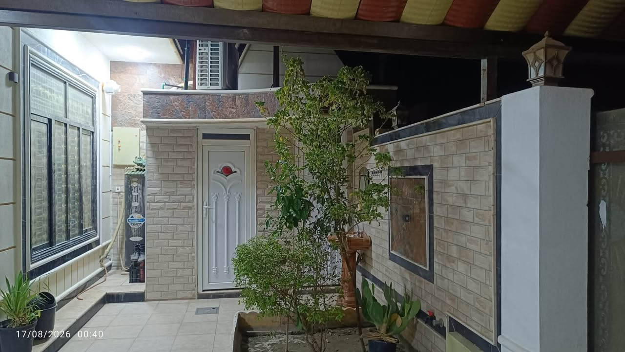 السلام عليكم 
دار للبيع في الهاشمية حي الامير ال95  🏡 
طابو صرف طابقين 200 متر  يقع على شارع 15 باتجاه مديرية تربية الهاشمية
التفاصيل:بناء طابوق وصب كونكريت للطابقين بناء سنة 2022 .
الارضية بورسلين الاسباني .
الابواب والشبابيك سل ستيل تركي 
جبس درجة ممتازة ونقوش عصرية
منظومة ستلايت 
منظومة سبالت
منظومة كاميرات
منظومة حشرات
منظومة انترنيت
عدد الغرف مع الابعاد:
استقبال 7×4
مطبخ 5×5
صالة 9×4 في الطابق الثاني كذلك
غرفة نوم عدد4
مجمعات صحية عدد 3
بيتونه 6×4 
درج داخلي عدد 2 
السطح فرشي 
#السعر_215  
للاستفسار زيارة مكتب الوسمي للعقار -الكائن في الهاشمية حي العسكري شارع ابو سلام -بجوار محلات سيد مظفر
***********اتصال
                                                     ***********واتساب
ابو زيد الجبوري
