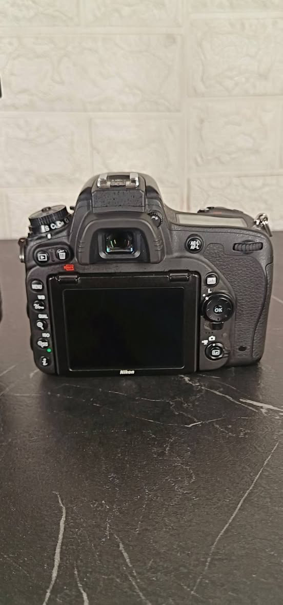 للبيع للبيع 🌹🌹 
الاحترافية nikon d750 فول فريم كاميرا جباره نظافه 100 شترها 19k.. ملحقاته 2 بطاريات اصليه جيلاتين لون احمر 🙏🙏 سعرها 900 الف 
عدسه حترافية nikon 24 70 الاصدار الثاني فتحه 2.8 كامله ملحقاته نظافه 100 عدسه جباره سعار 750 الف 
مكاني نجف *********** 
توصل ماعندي تجي تفحص اذا مو نفس الجديد لاتاخذه 🙏🙏 النجف, العراق
