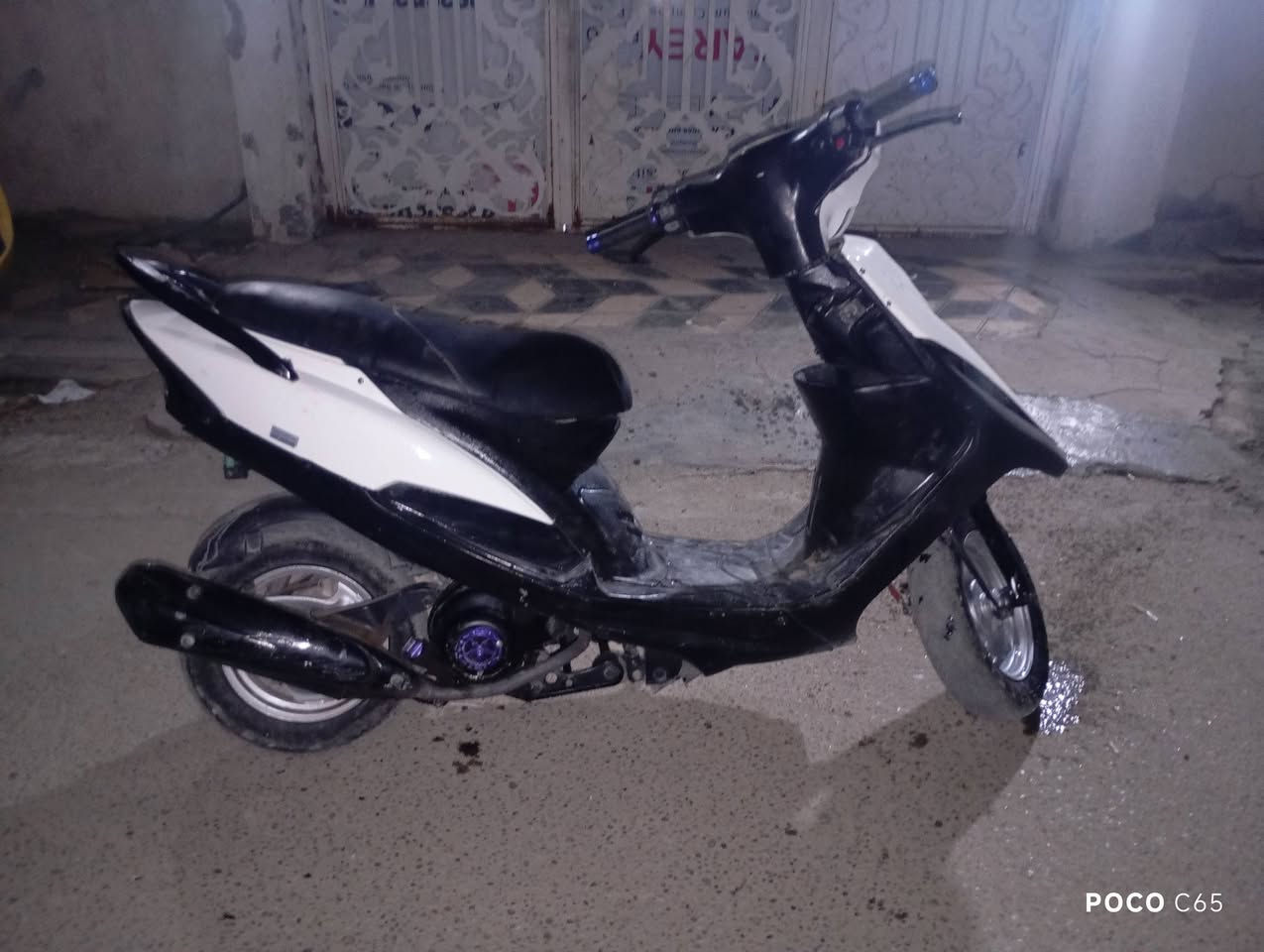 ماكس مفتوحه  شادين بوشه 55
كفرات نضيفه 
ابيع كوم دراجه تشتغل هندر واحد 
بس طكت الجبنه وذبت دهنه كله 
سعر ٢٢٥  الف وبيه مجال 
العنوان ناصريه مركز 
***********
