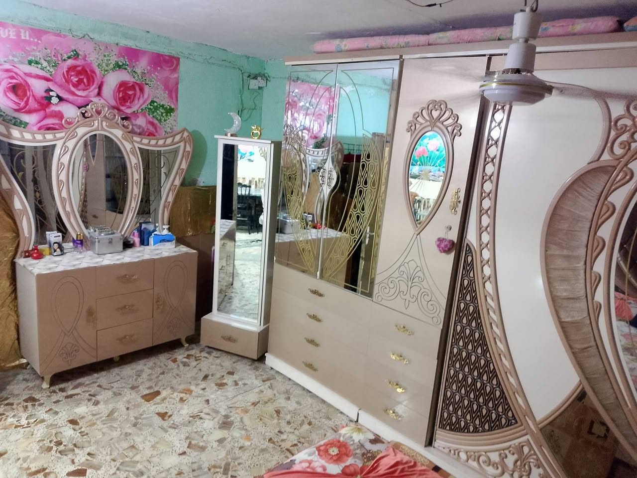 السلام عليكم غرفه نوم للبيع النظافة 95بل 100السعر600وبي مجال الكمان الديوانيه الستفسار خاص لو على هاذه الرقم  ‏‪***********‬‏
