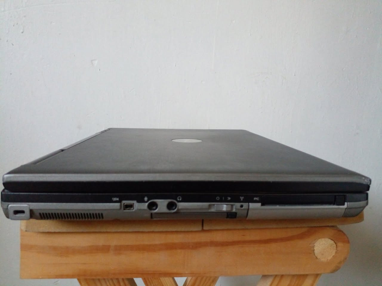 لابتوب DELL D830 شغالة بشكل جيد
معالج      core 2 duo
هارد         250G HDD
رام            2G DDR2
حجم الشاشة        15.6
بطاارية تشغيل  اكثر من ساعة مع شاحنة
سعر   65 الف بغداد  ***********
