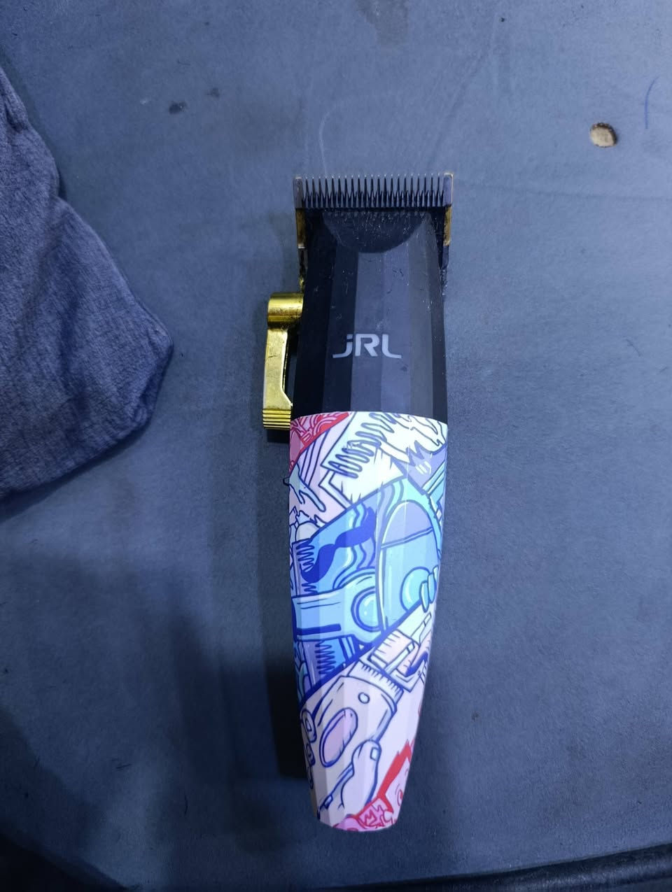 سلام عليكم  مكينه JRL استعمال قليل جداً و جديد و شرط تفحصها و تشووفها  التواصل الرقم ***********
