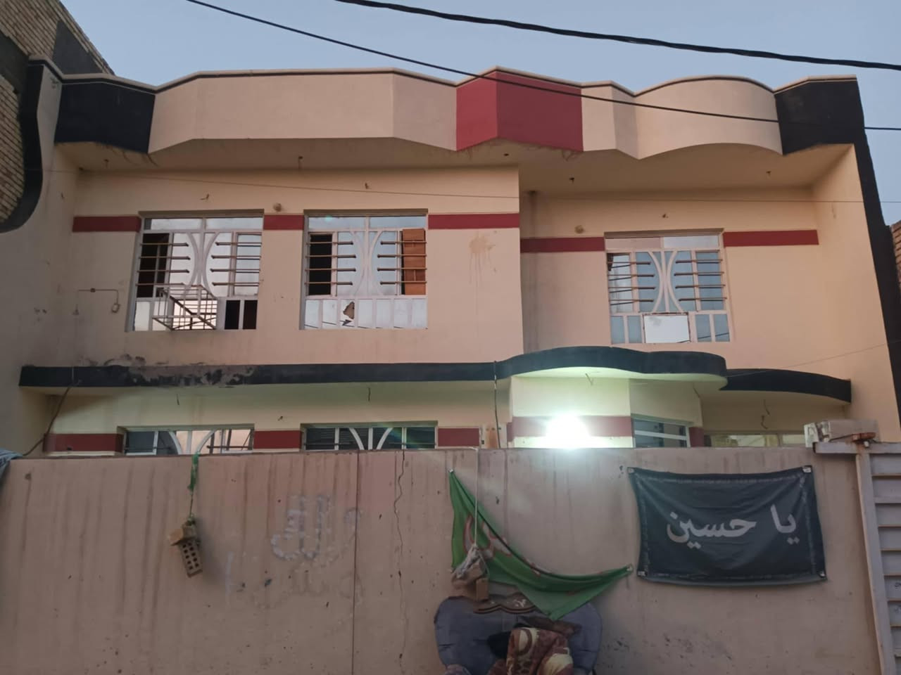 اليوم جبنالكم ارخص عروضنا
دار للبيع المساحه 250 متر طابقين في منطقة كامل خدمات في حي السياسين قرب الحولي خلف المدرسه الصينيه للاستفسار الاتصال على الرقم *********** او *********** او مراجعه مكتب ابو علي المختار في منطقه السياسين
