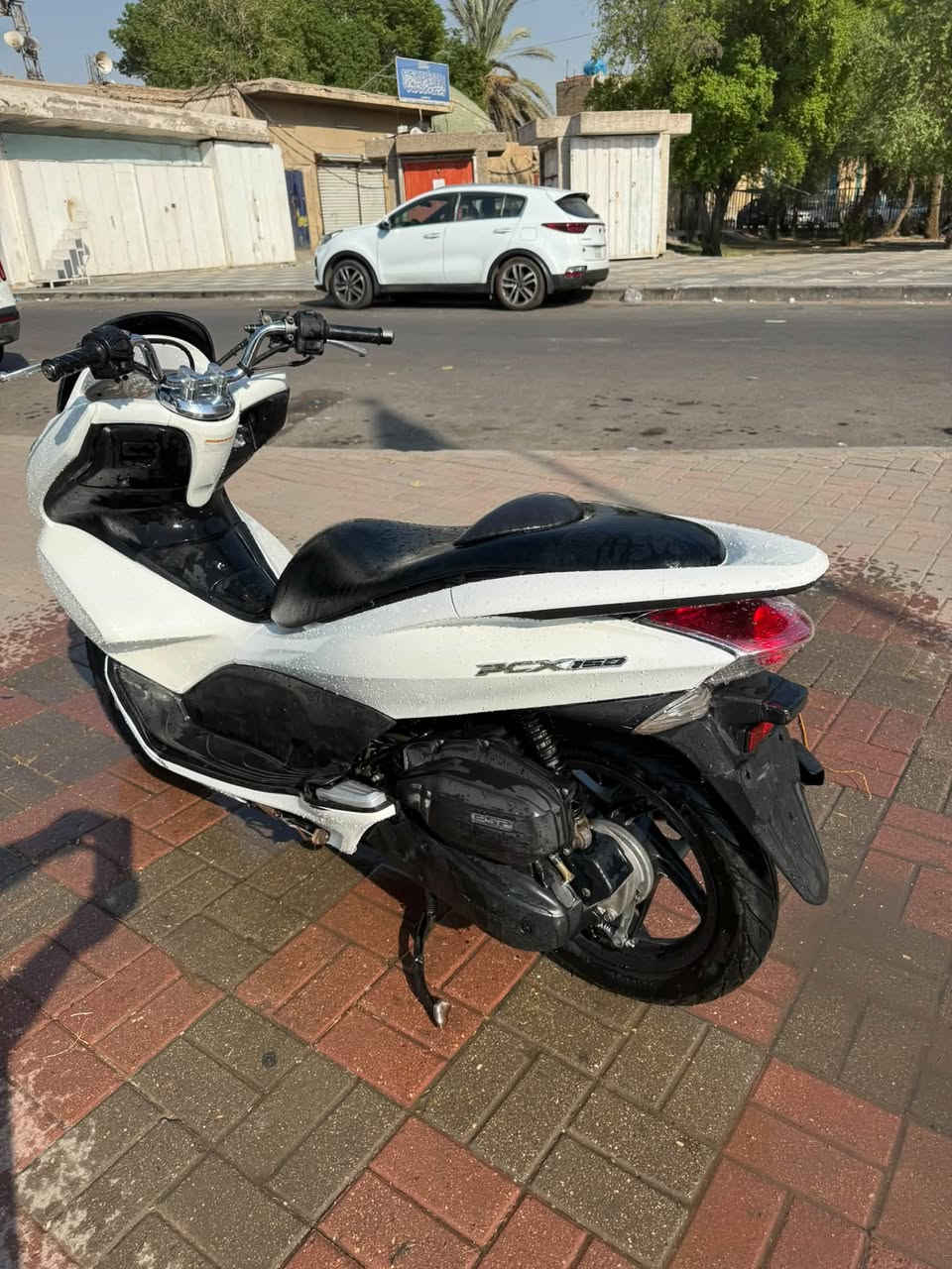 سلام عليكم للبيع دراجة pcx جيل الاول ( حساس زدحام   ( A  ) حساس ستان صفح  ) دراجة وارد يابان JF  السعر ( 13 ) وبي مجال عنوان الدراجة بغداد سوق الصدرية للتواصل ***********
