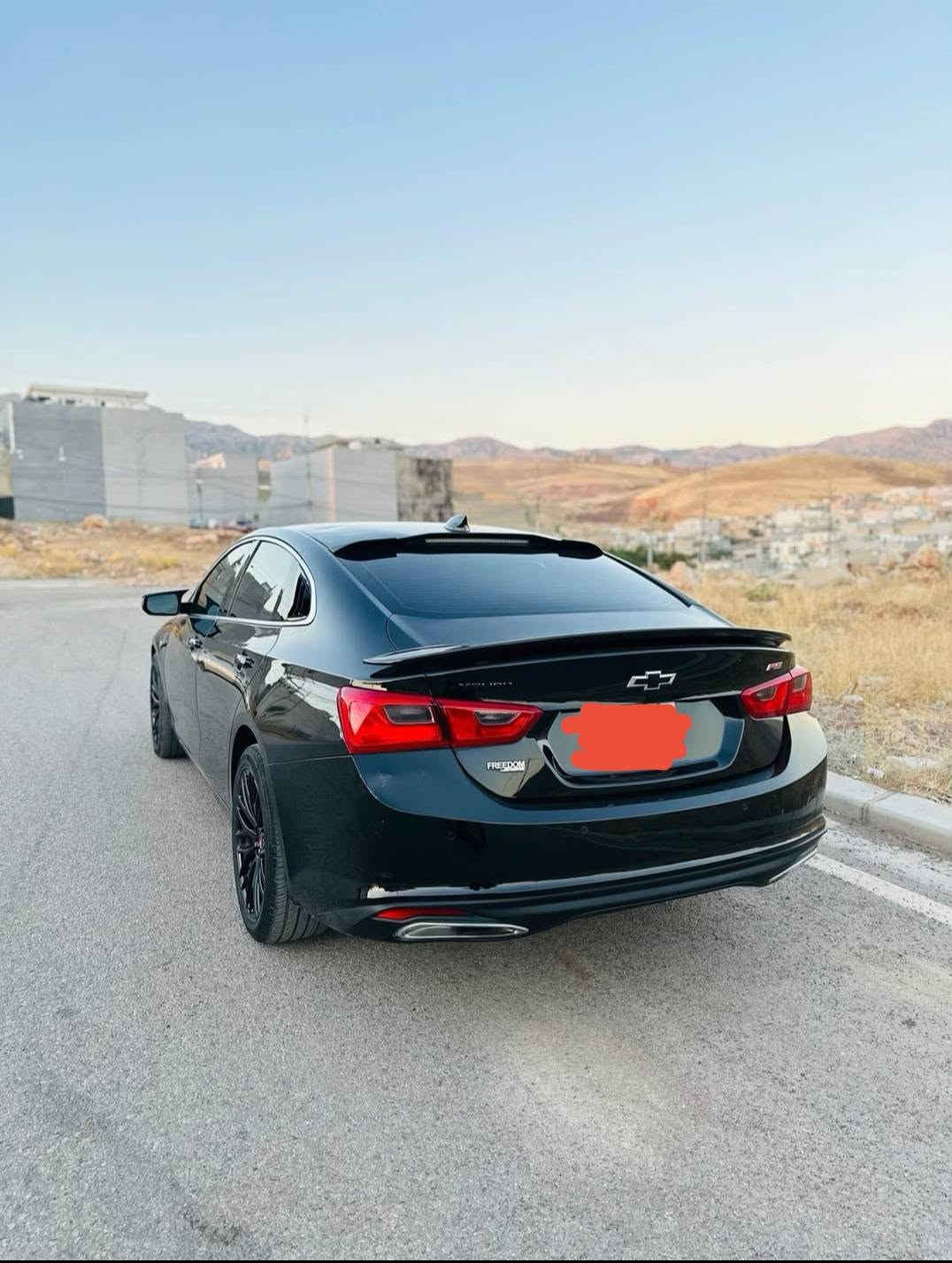 🚗🖤 شيفروليت ماليبو 2024 (فئة RS الرياضية) اسود ملكي 🖤 – أنيقة ونظيفة جداً وبحالة الوكالة .
لعشاق الفئة الرياضية الذين يجمعون بين الأناقة والأداء والاقتصاد العالي بالوقود.

📋 معلومات السيارة:
الموديل: 2024
الفئة: RS الرياضية
اللون: أسود ملكي
المشي: 25,000 ميل فقط
الحالة: بدون رقم . شرط الترقيم 
الصبغ والبدن: أصلية مكفولة بالكامل ما عدا قطعتين (الجاملغ الأمامي والباب الأمامي جهة السائق) | (الإيرباجات سليمة / بشرط الفحص)
⚙️ المحرك والأداء:
✅ محرك 1.5 لتر تيربو (DOHC) 4 سلندر بقوة 163 حصان
✅ عزم دوران 184 رطل-قدم
✅ ناقل حركة CVT سلس جداً وممتاز بالاقتصاد بالوقود
✅ دفع أمامي (FWD) بثبات ممتاز على الطريق
🏁 مواصفات فئة RS الرياضية:
✅ ويل كب أصلية 18 إنش ألمنيوم
✅ شبك أمامي أسود لامع (Black Grille) مع شعار شيفروليه الأسود
✅ جناح خلفي رياضي (سبويلر)
✅ عادم خلفي مزدوج بمخرجين كروم
✅ إضاءة خلفية LED
✅ داخلية سوداء مميزة بمقاعد قماش رياضية، وعجلة قيادة ومقبض جير مغلّفين بالجلد
🎛️ التقنية والراحة:
✅ شاشة لمس Chevrolet Infotainment 3 تدعم Apple CarPlay و Android Auto (لاسلكي)
✅ نظام صوتي بريميوم 6 سماعات
✅ مقعد سائق كهربائي 8 اتجاهات مع دعم قطني (Lumbar)
✅ كاميرا خلفية وحساسات ركن
✅ نظام دخول ذكي بدون مفتاح وتشغيل بضغطة زر
✅ تشغيل عن بعد (Remote Start)
✅ مثبت سرعة وتحكم كامل من الاستيرن
✅ أنظمة أمان متقدمة: تنبيه مغادرة المسار، تنبيه الحركة الخلفية، إضاءة عالية أوتوماتيكية.

💰السعر : 103$ وبي مجال .

📍 الموقع: أربيل
📞 للتواصل والاستفسار (واتساب / اتصال):
***********
*********** أربيل, العراق

