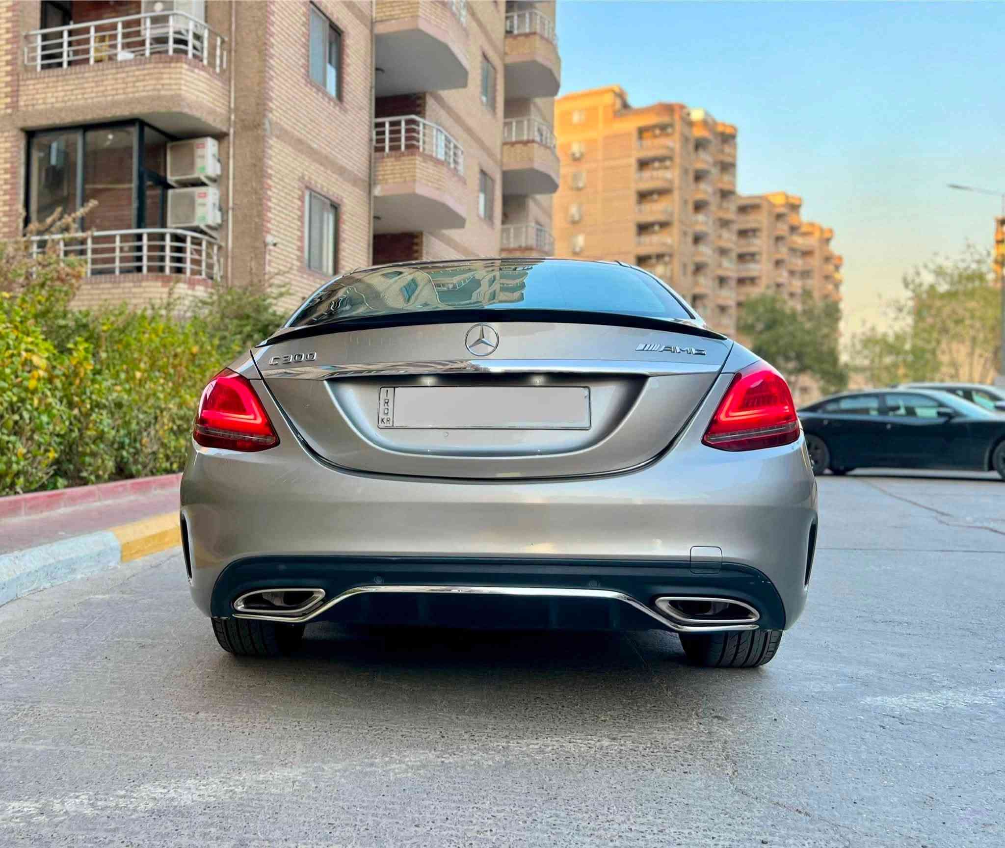 Mercedes Benz-C(class)300_AMG———————————————————————
🎗️اللون//شمباني (مميز)
🎗️الموديل(2020)..
🎗️عداد المسافة// (٤٠ ألف)..
🎗️رقم السيارة (اربيل) الدولي..
🎗️مكان السيارة—(بغداد)✅✅
———————————————
🎖️🎖️مواصفات وتفاصيل السيارة …
**بانوراما عله طول السقف(أسود)..
**المحرك//2.0لتر توربو -4سلندر.
**ناقل حركة(9نمر)..
**عدادات ديجيتال متغيرة(3)وضعيات..
**شاشة معلومات وسطية(حجم كبير).
**تحكمات كاملة بالستيرن☑️
**جامات نظام الفوتو(بلادي شركة)..
**نظام ملاحة (Navigation)+(Car play)..
**حساسات امامية وخلفية+كاميرا خلفية(HD)..
**مقاعد جلد اسود ودشبول مطعم بالصاج ..
**نظام تثبيت السرعة مع رادارات أمامية وخلفية وجوانب.
**تشغيل بصمة مع نظام دخول ذكي لجميع الابواب.
**تدفئة ستيرن+أنارة محيطية (64لون)..
**بصمة ابواب مع الجنطة بصمة فتح وغلق كامل..
**كشنات الامامية تدفئة مع نظام خزن (ميموري)..
**كشنات الأمامية كهربائية .
**صندوق كهرباء+(5أنظمة قيادة).
**لايتات ليد (٨عدسات)+بك لايت ليد
*شحن وايرلس(Auto).
**سستم سماعات برومستر.
**نظام auto stop+auto hold.
**هيكل (AMG)بلادي شركة..
**ويل كب حجم (١٨)مع تخم تايرات لوك..
💬عدة ألاسعافات وجنطة كتلوكات مع تخم (ستدات)وجك مع المفتاح كاملة..
———————————————————
⚠️⚠️السيارة حادثه فقط بداية البنيد ومصبوغ عله كد شبر بدون دواخل وشاصي بشرط والايرباكات كوله سليمة وباب السايق كلير  وصار بيه طخة هنا ابو لستوته وتبدل جاملغ سايق وانصبغ فقط ومسويله بوليش وتشميع☑️☑️

💬.السيارة بدون أي خلل كير ومحرك وحداديةبشرط انطيك اياه وبدون أي خلل صفر مسج ومسويله سيرفس كامل دهن وفلاتر شركة وبطارية جديدة وتخم تايرات جدد عله وضع شركة السيارة جديدة لوك..
💬السيارة هزة وفحص جديد وسنوية محوله بسمي ثاني يوم احولك☑️☑️
———————————————————
📞📞رقمي  (***********)….
