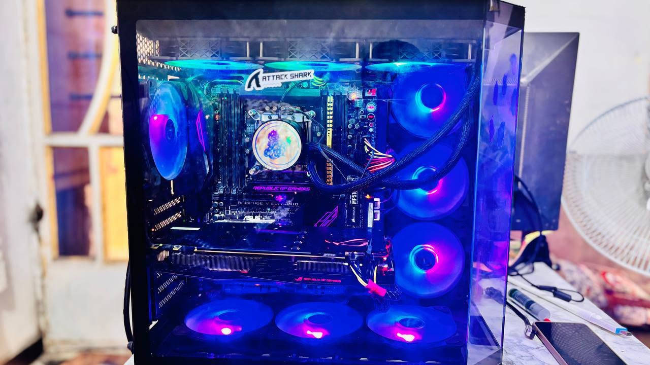 ⚙️بيسي🎮جيمنج للبيع

 المواصفات:

• CPU: Intel Core i7-6850K
• GPU: ASUS ROG STRIX GeForce GTX 1080 Gaming 8GB – 3 Fans
• Motherboard: ASUS ROG Rampage V Edition 10
• RAM: 16GB DDR4 Gold
• SSD: 500GB
• HDD: 1TB + 2TB
• إجمالي التخزين: 3.5TB
• Power Supply: Everest Pro 1250W – 80+ Bronze
• Liquid Cooler: SAMA Kirlin
• Case: CUBI II زجاجي
• مراوح تبريد متعددة مع إضاءة RGB ✨

🎮 جهاز قوي وجاهز للاستخدام
مناسب للـGaming، التصميم، المونتاج والعمل الثقيل، مع تبريد ممتاز وتصميم زجاجي مميز.

💰 السعر: 1,950,000 دينار عراقي
🤝 قابل للتفاوض بالمعقول

📱 WhatsApp: ***********

المعاينة والفحص متاحان للمشتري الجاد.

الرجاء التواصل للجادين فقط
