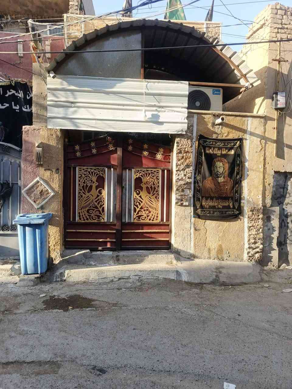 بيت للبيع مساحة ٨٤ م
غرفتين واستقبال بناء حديث
جبهه اربعه له ربع 
سعر ٨٥ 
حي اور الشيشان يم سوك الصبح
طابو صرف زراعي
هاتف ***********
