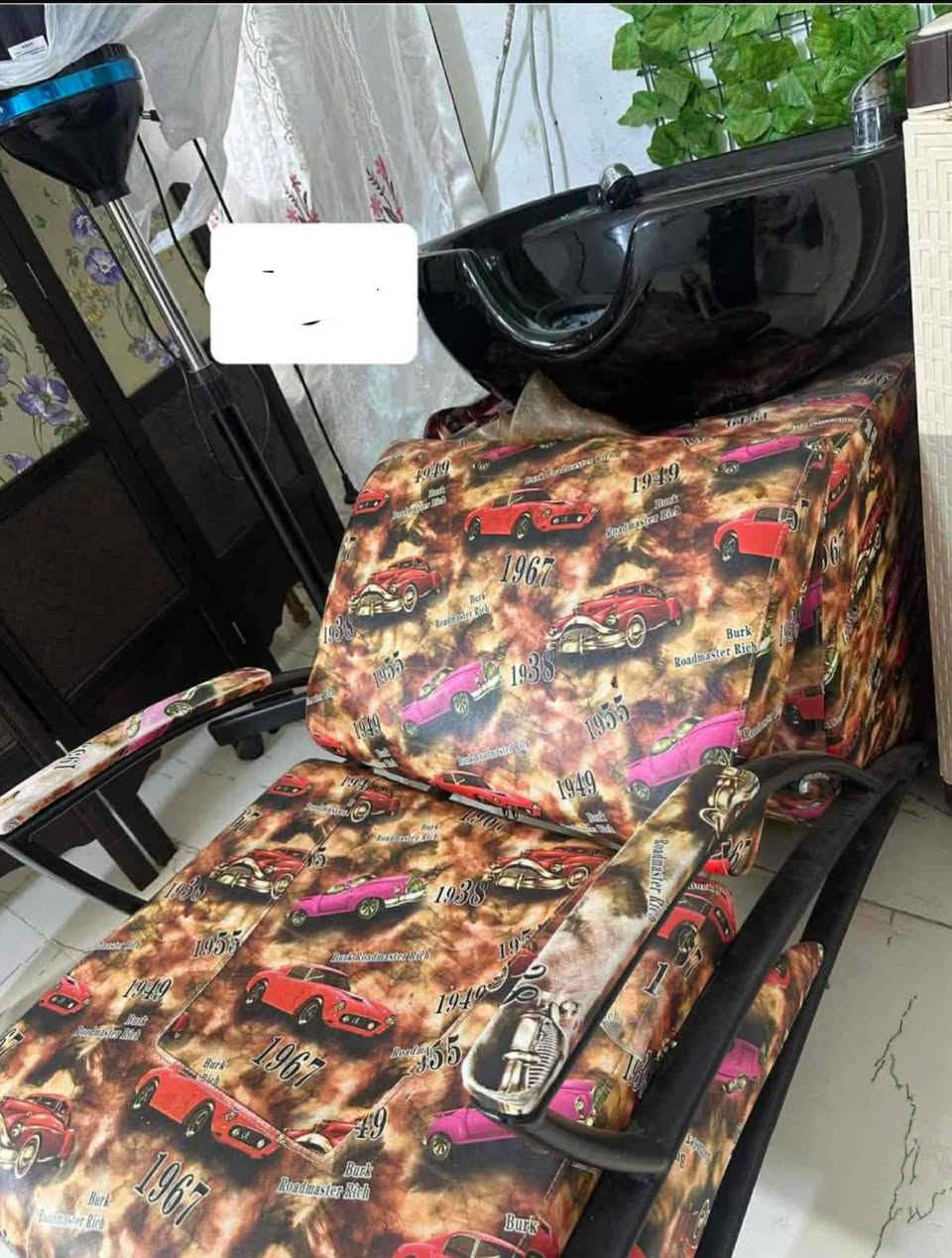 غراض صالون بعدهن جدد  الانبار الرمادي حصيبه    ***********  وتساب فيس غير موجود توصيل ماكو 
كراسي عدد 2 سعر 200 الف 
ميز عدد 2 سعر 200 الف
ارفوف عدد 2 سعر 150 الف
مغزله + سديه سعر 250 الف
كب حراري+ مواد ماته سعر 50 الف
شورر كامل سعر 350 الف
