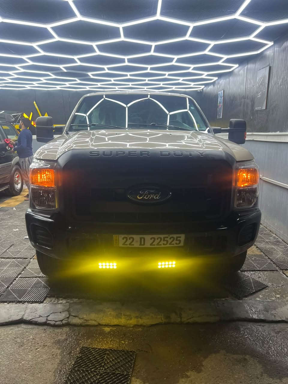 السلام عليكم فورد F350 للبيع موديل 2012 مُحرك بانزين V10 صدر جديد امامي خلفي تخم تاير جديد تبريد تدفئه شغال جاهزه من كُل النواحي مابيها نقص خير من الله السعر 110 وبيها مجال مكان السياره بغداد للأستفسار هـ / ***********
