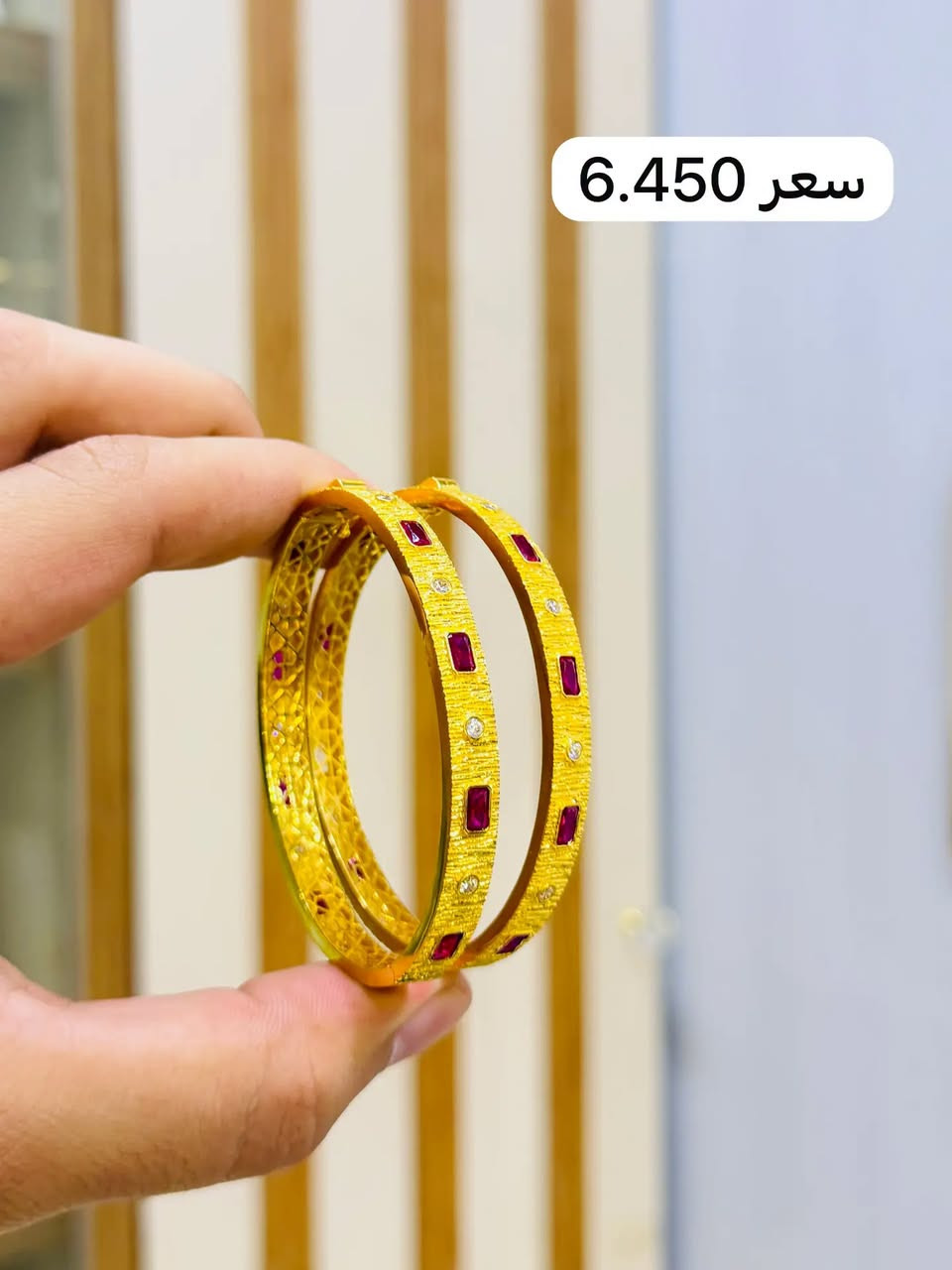 ترند الحديث 😍

نص مكتوب في الصور:
- أساور ارنك الاخوين سعر 9.900
- سعر 6.450
- سعر 2,650
- سوار ارنك سعر 4.825
- أساور روبرتو كوين سعر 8.850