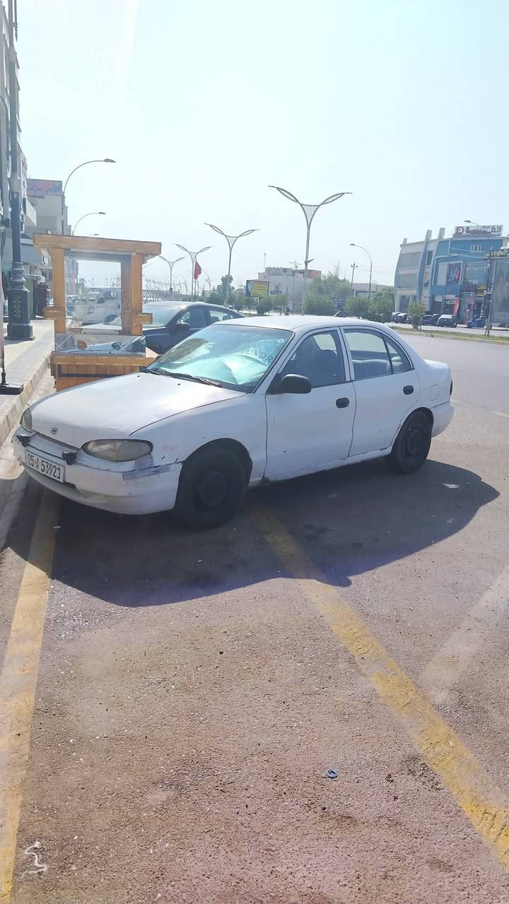السلام عليكم سياره هونداي اكسنت شرطه ١٩٩٤ كير عادي سيارة شرط التحويل والغرامات رقم انكليزي دولي سنويه منتهيه قبل شهر تقريبا. سياره تبريد تدفئه فقط يحتاج كمبريسر سياره حلوه مال جناي. كير محرك شرط لا تنقيص لا بخار. شراي خابر وتدلل *********** السعر ٣٠ وبي مجال
