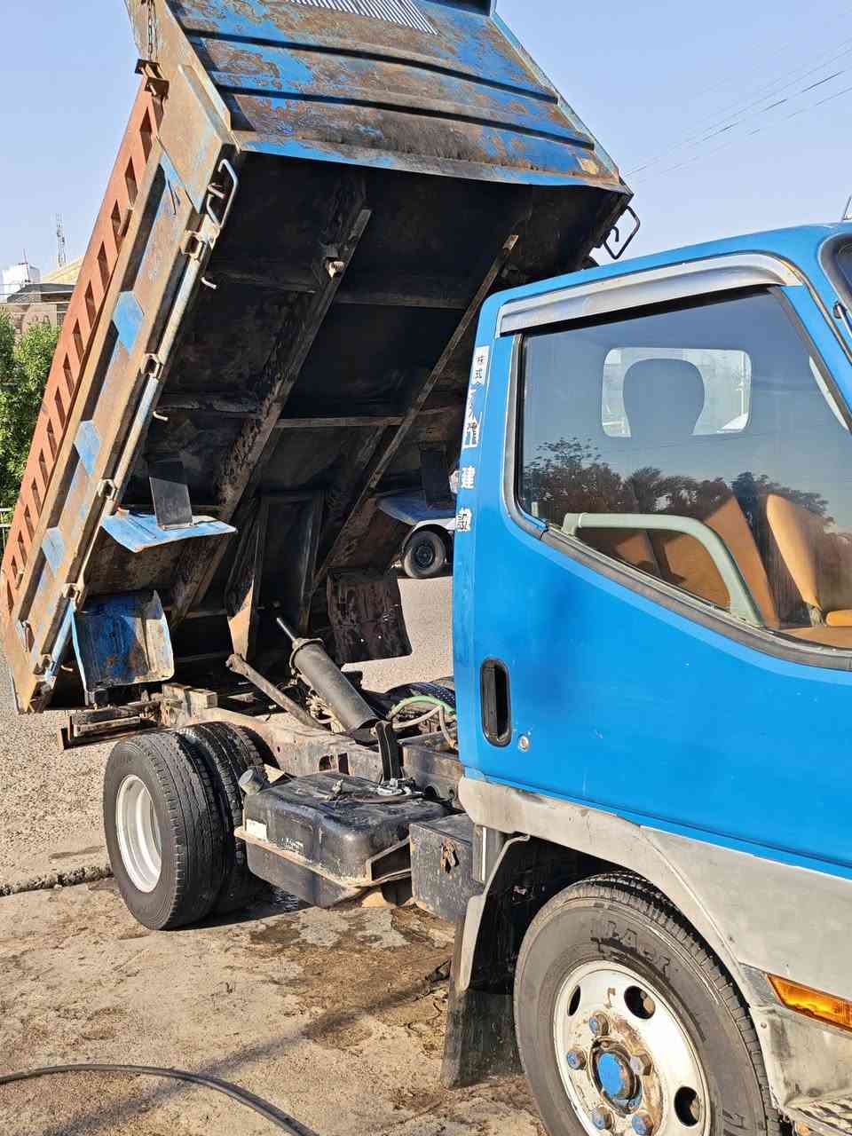 كنتر بزون نثية مكينة 33 كير ومكينه واكسل وكهربائيات كلها شغاله سياره نضيفه دوشمه جديده تايرات تخم جديد السعر 100 وبيها مجال  العنوان ميسان الرقم ***********
