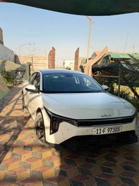 سياره k4 فول موصفات موديل 2025 ماشيه 26 الف السياره فول الفول 1/1 بانو...