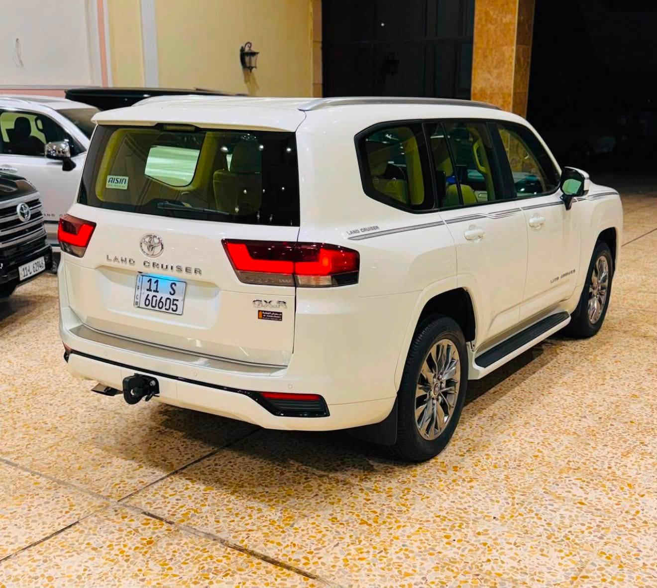 السلام عليكم
لاندكروز gxr 2023 تنفس طبيعي 4000 
السيارة وكالة ساز
 السيارة جديدة بالكارتون بدون اي ملاحظة حتى الدعاميات كفالة 
كفالة عامة من اي شي 
3 شاشات 
السيارة بالحلة
 *********** 
السعر 648 
رقم بغداد حلو
