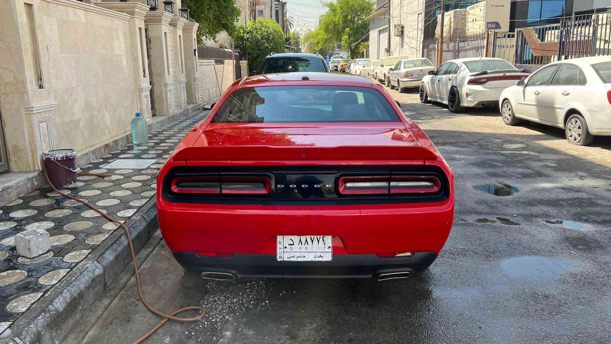 السلام عليكم
جالنجر 2021 
مواصفات sxt 
ماشيه 80الف
قطعتين صبغ 
محدثه كت srt بنيد ودعاميه وويلات 
السياره بيها ملاحظه موضحه بلصور بلجاملغ الخلفي
المكان الكراده شارع 62 
التواصل على هاذ الرقم فقط ***********
