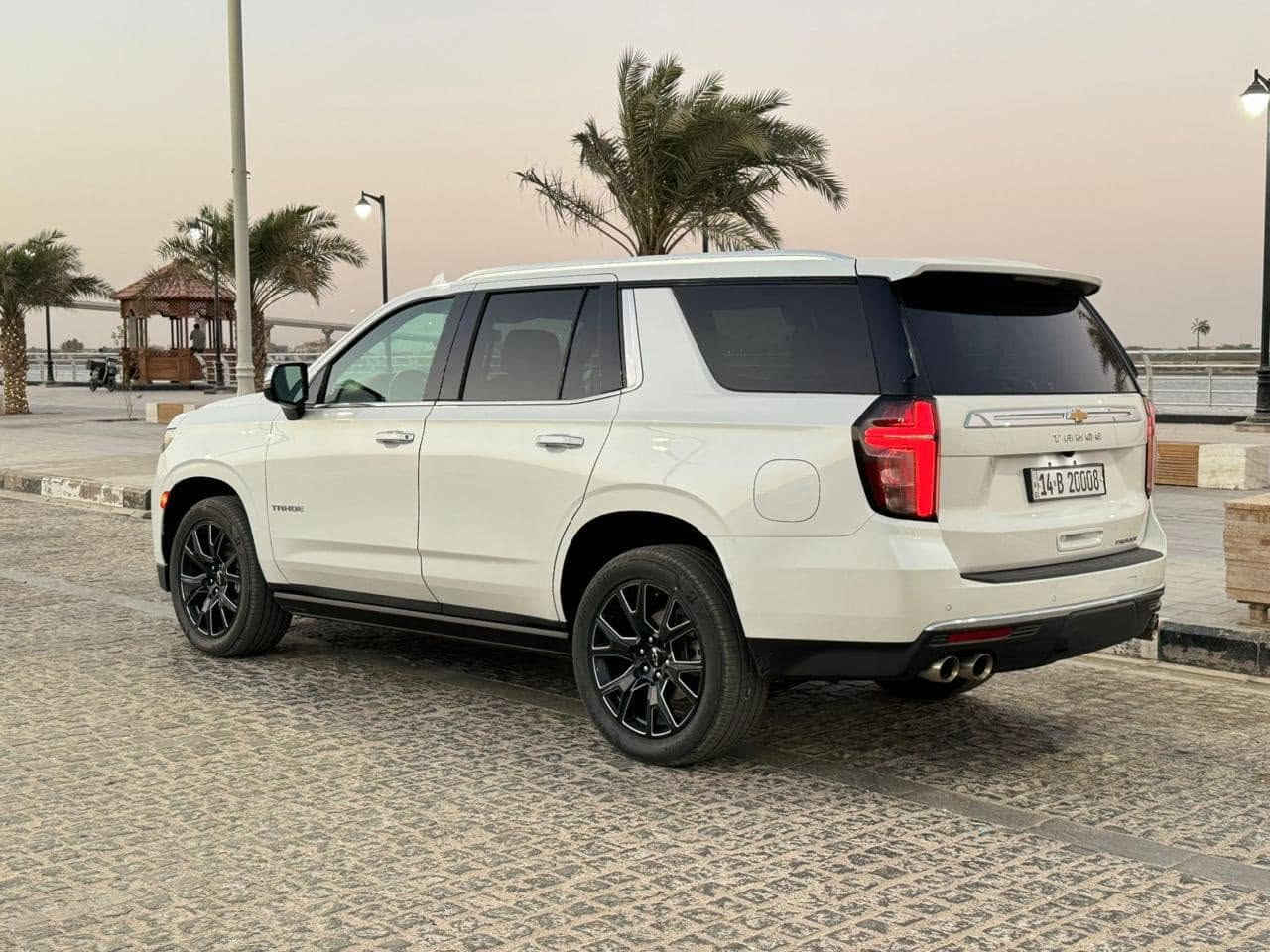 تاهو 2023 بسمي 
بريمير دواخل مشمشي 
فول مواصفات 
ماشي 40 الف ميل
جديده حييييل بدون اي نقص 
تقرير غرق بدون اي ماي داخل بيهه
شغاله
ابيض صدفي وليس عادي
السعر ٤٥٥
البصره القبله 
***********
