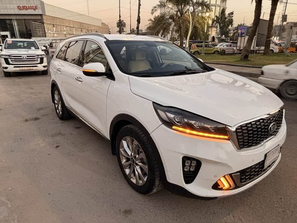 السلام عليكم سورنتو موديل 2019 خليجي 

مكينة 6 سلندر
موصفاتهة 

بصمة 

كشنات الامامية كهرباء
جنطة كهرباء
اربع وضعيات قيادة
بردات خلفية 
شاشة كبيرة بلادية 
كامرة خلفية دوارة 
حساس امامي وخلفي 
مري شفط 
بصمة ابواب 
ثلاث قطع تبريد 
سبعة راكب 

تايرات جدد وحدادية جديدة 

تبريد ثلج ما يبوخ منضومة جديده كاملة 

السيارة جديدة حتى كتلوكات شركة بية

عنواني بغداد 
السعر 217 
رقم / ***********
ملاحضة / بيه نص جاملغ صبغ الامامي بس وبارد
