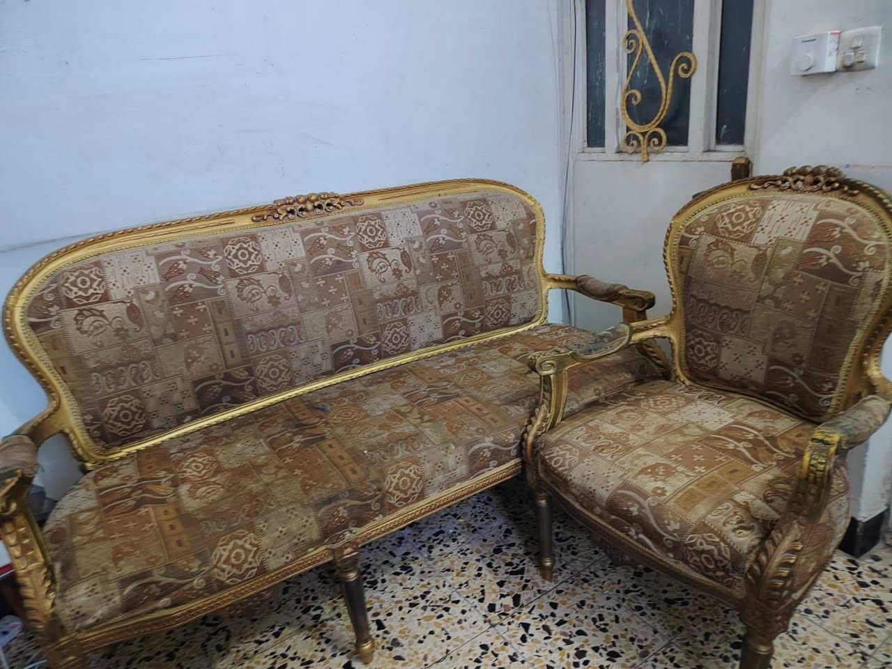 كاونتر ٣قطع ب٣٠٠
طباخ شغال كله نظيف مصري ب١٥٠
تخم مصري مع طبلات مرمر ب٤٠٠ بس يحتاج تنظيف
تخم ثاني ب٣٠٠
ثلاجه تجمد فوك بس جوة لا سعر ١٢٥  مكان بغداد صليخ ***********
