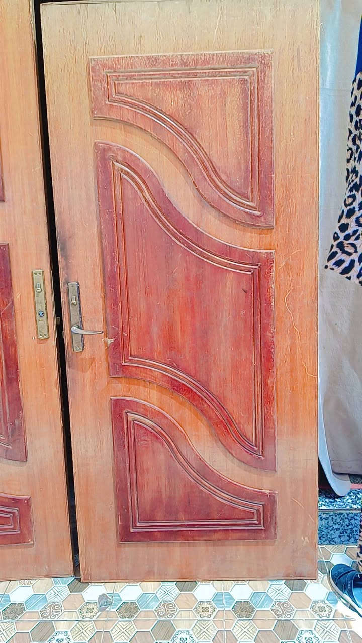 السلام عليكم بيبان للبيع تسكام درجه اولى ثقيل بدون جرجوبه يعوزهن صبغ فقط مكانهن بالشافعيه ***********سعر مناسب جدا
