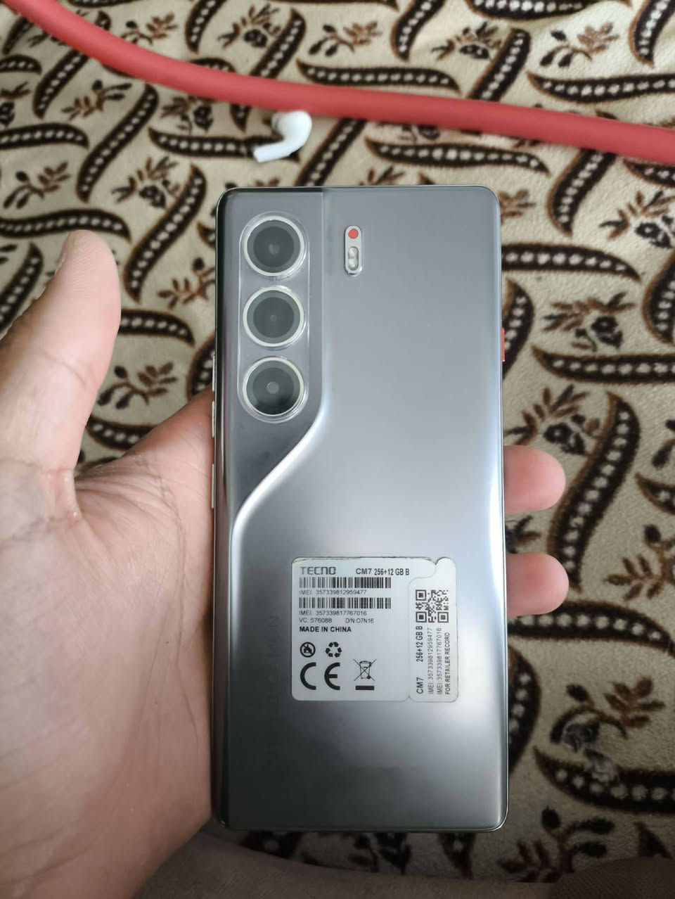 موبايل  للبيع. ذاكرة ٢٥٦ . سعر ٢٨٠
***********
