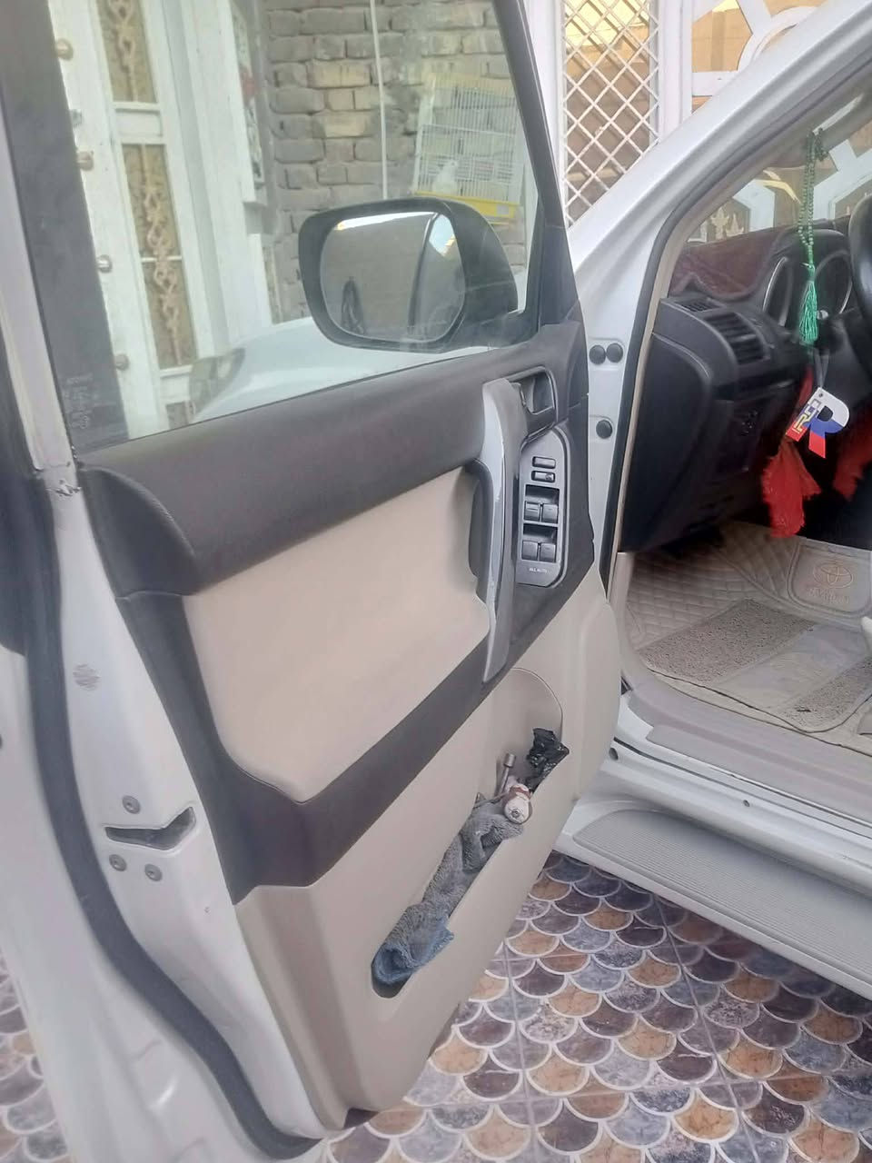 برادو موديل 10 مكفولة صبغ ضربة تبديل 
ماشيه 214 على وضع الشركة 
رقم بغداد دولي بسمي هزه جديده سنويه جديده 
بيهه مكانات بارد قليل مواضحه

فول مواصفات مكينه 6 سلندر 4000
مواصفات TX.L
مكينه وكير على وضع الشركة جدد 
تبريد ثلاث قطع ثلج ثلج 
ثلاجه 
فتحت سقف سلايد روف طكتين 
تحكم ستيرن جهتين 
كروز سرعه مثبت سرعه 
نظام ايكو تقليل صرف الوقود 
شاشه كبيره 
كاميرا HD دواره 360درجه
غرفة جديده 
7راكب 
تخم تاير جديد 
حداديه جديده 
بطاريه جديده 
حساسات خلفيه اماميه 
منظومة لايت زنون 
مري شفط 
اشاره بالمري 
تقفيل الابواب والجام عن طريق الريموت 
جرس السرعهب120شغال
هوك خلفي 
اسبير تعليك 
بيهه مكان بارد قليل مكينه
مكان السيارة واسط الكوت 
السعر 245وبي مجال 
***********5
