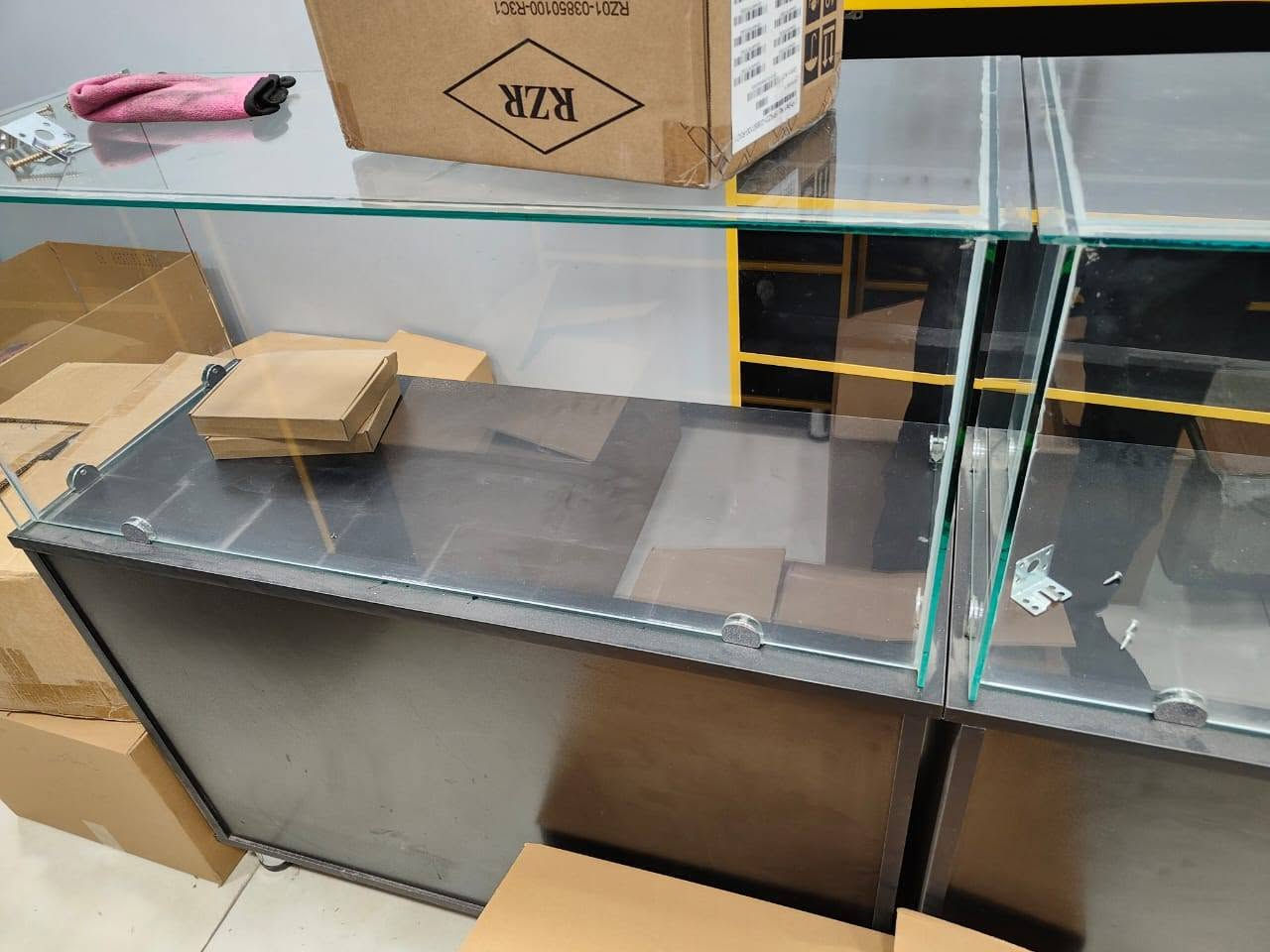 سلامٌ عليكم
ميز مكتبي وعارضات MDF ثقيل مستعمل للبيع

رايدهن بسعر 600 الف

قياسات الميز

 سطح الميز ارتفاعه 75 واعلى ارتفاع متر والعرض 1.20 متر والعمق 60

قياسات العارضات

 ارتفاعه لنهاية الجامة متر و12 والعرض متر من الداخل مقسوم برف الى نصفين عددهن 3 قطع

للتواصل على الخاص او على الرقم

***********

عنواني بغداد/ طي
