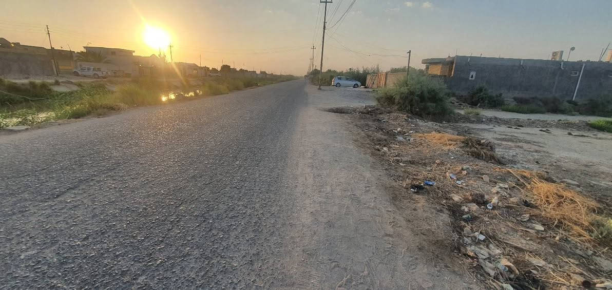 قطعه  المساحه 300 ركنين زراعي على الشارع قرب ال ال نياز  مقابل نهر الحلو
