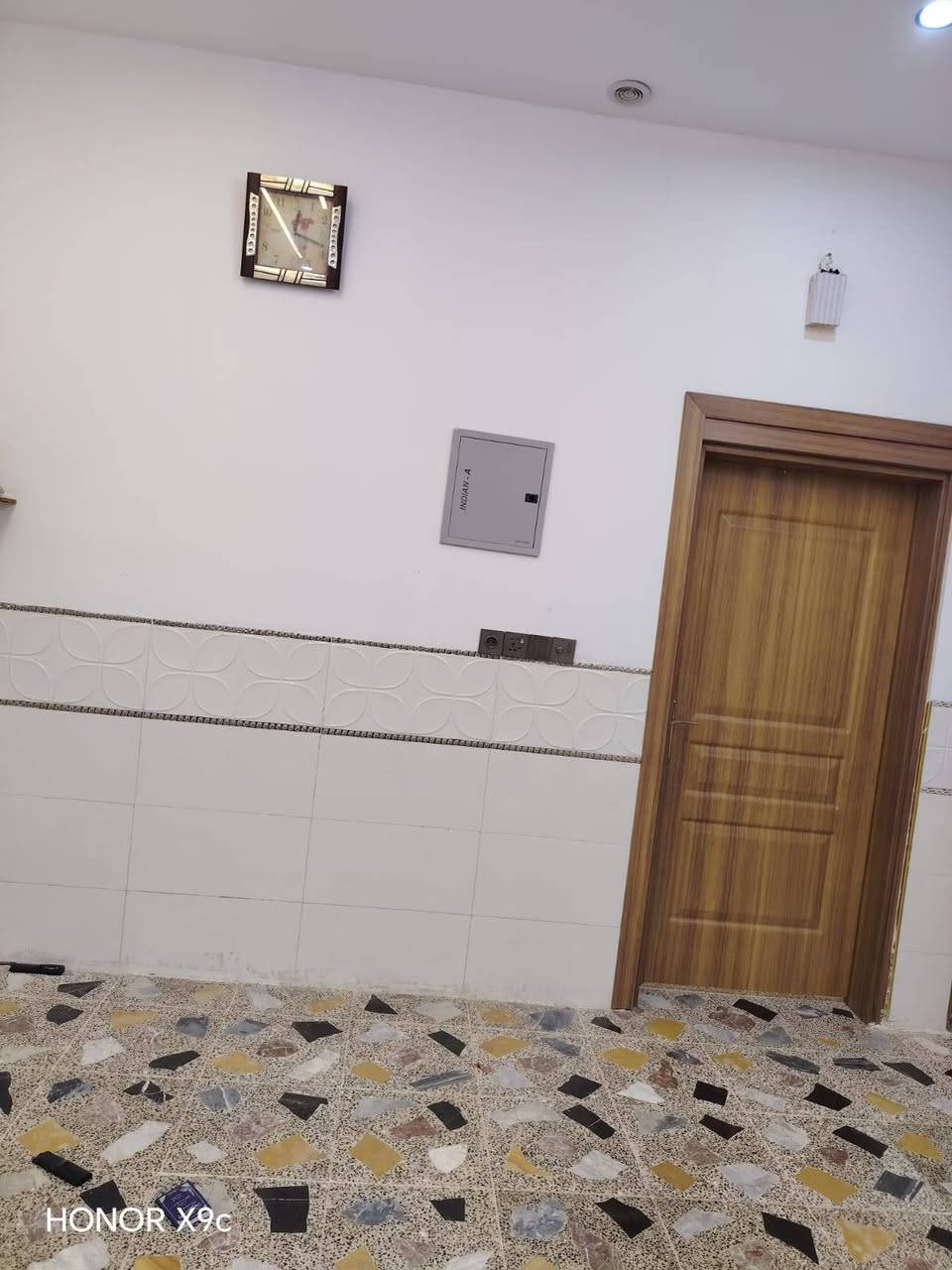 دار للبيع طابو صرف ١٧٥ متر واجهه ٧ متر وعمق ٢٥  بناا حديث   طابق ونصف  عنوان البيت كركوك حي النصر فرع عريض اتصل *********** يتكون من ٣ غرف واستقبال ومطبخ وصحيات وكراج
