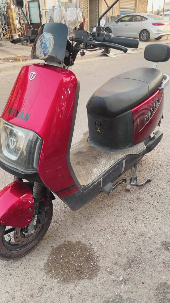 لسلام عليكم 
دراجه شحن
نوع الريان C2
يعني احسن نوع بل شحن
عدد البطاريات سته 6
الدراجه فول مواصفات
نضام سرقه✅
بصمه✅
تشغيل عن بعد✅
نضام تيربو✅
بك لايتLAD✅
لايت اماميLAD✅
تثبيت سرعه✅
نضام 3 سرع✅
شاشه تقره الاعطال✅
بريكات امامي خلفي دهن✅
منفذ شحن✅
ملاحضه الدراجه استخدامه
قليل الله شاهد من البيت للدوام ما متعبها 
السعر 800 وبيه مجال  
العنوان بغداد الزعفرانيه ***********
