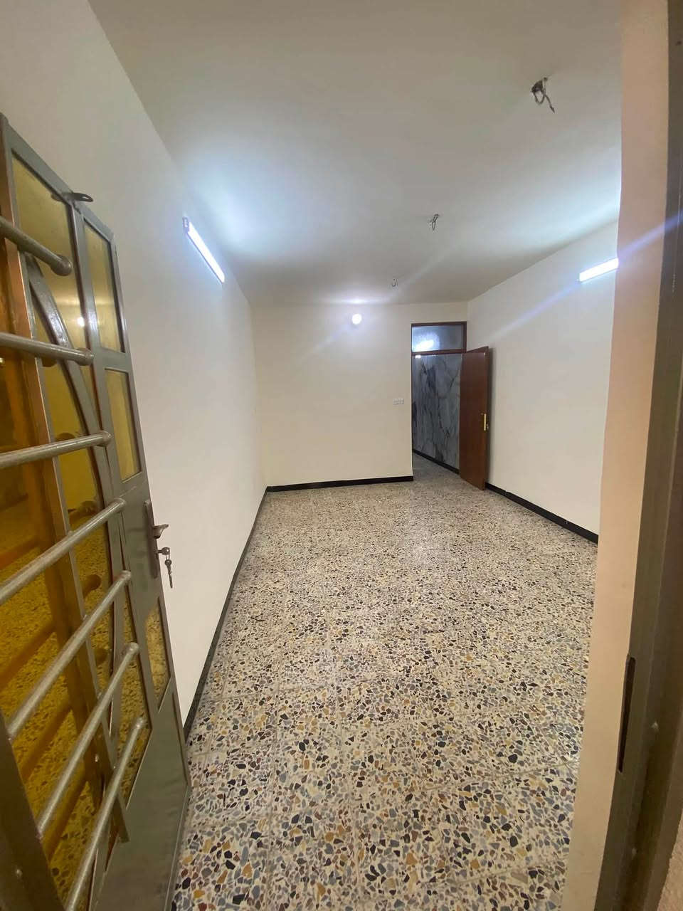 📌دار للبيع … 

📐المساحه 75متر
( طابو ملك صرف سكني) 

يحتوي على 
استقبال ومطبخ 
غرفتين نوم 
وصحيات متكامله 

  📍📍الموقع بغداد منطقة الانتصار 
طريق الشعب الحسينية الراشدية 
للاستفسار////***********
