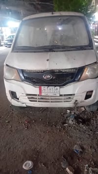 فإن ٢٠١٥ سيارة شغاله بس متروكه وبيها صفحة معمره مكلوبه متروكه السياره ...