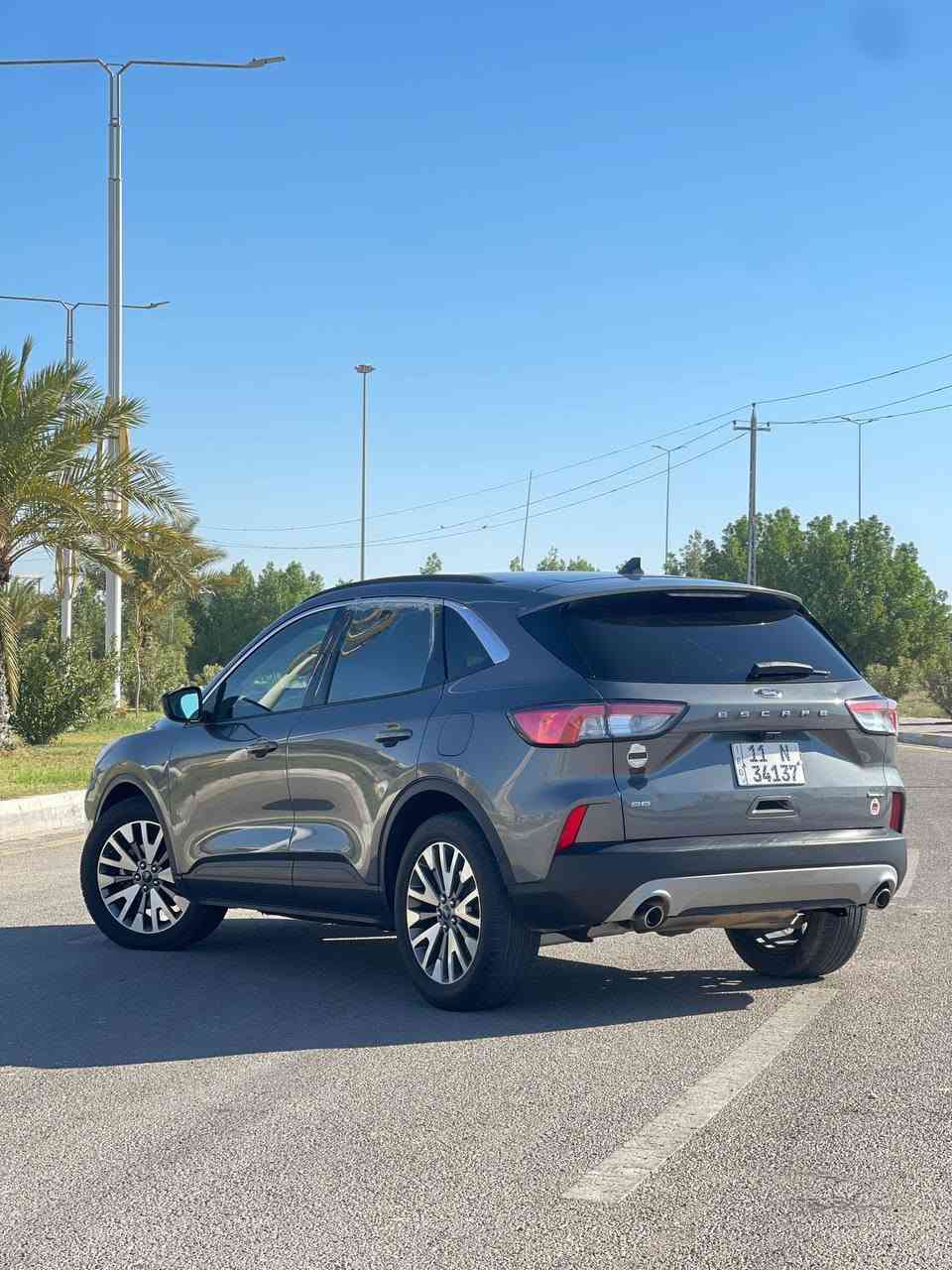 Ford Escape Hybrid
SE الفول موصفات 
موديل                2022
🔹محرك 2500 تنفس طبيعي 

🔹 محرك أربع سلندر مرغوب 
🔹فتحت سقف 
🔹دفع 4ويل 
🔹 دبل إكسل 
🔹بخمس وضعيات قياده
🔹كود باب Door code
🔹بصمة شغال
🔹تشغيل عن بعد
🔹 كوشن جلد
🔹كوشن تدفئة 
🔹شاشه كار بلي 
🔹تبريد ثلج ❄
🔹كامر خلفيه 
🔹 سكان هيتَر
🔹 گيج الكتروني أي عطل يطلع بل شاشه 
🔹 صندوق جك 
🔹 بريك بصمة أوتو هولد Auto hold
🔹نظام إيقاف وتشغيل المحرك التلقائي عند التوقف Auto start-stop
🔹رادار امامي مع نضام مثبت سرعة ذكي Adaptive cruise control 
🔹نظام المساعدة في البقاء داخل المسار Lane keeping
🔹باب صندوق خلفي يفتح تلقائيا  Hands-free 
‏lift-gate
🔹رادار أمامي نضام ابريك فول أي شي كدام السياره توكف 
🔹 مانع انزلاق 
🔹 ماشي 72 الف ميل
🔹بيه قطعة صبغ باب خلفي عكس السايق فقط  بدون ايرباك
🔹حادث السياره من أمريكا غرق 100/10
🔹گير و محرك شرط
🔹سياره رقم بغداد
🔹تحويل ثاني يوم 
🔹السياره بيه موصفات كومه بعد ما مذكوره 
📍مكان الأنبار الفلوجة 
السعر 155 وقابل للتفاوض الشراي يتصل ويدلل
📞‏‪***********‬‏
