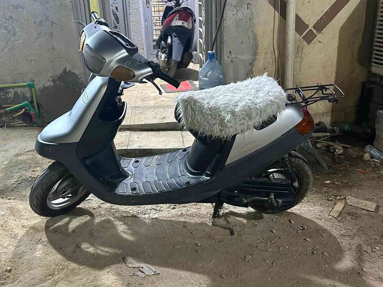 دراجه نضيفه حيل مكينه ماملعوب بيهه ابد مكفوله كهربائيات كلهه شغاله سلف نكره اشاير هورن لايتات كامله بس صلنصه تجاري كلشي بل دراجه بلادي شلعه ومعدل تجي وتشوف بعينك الشراي هاذ رقمي 
***********
