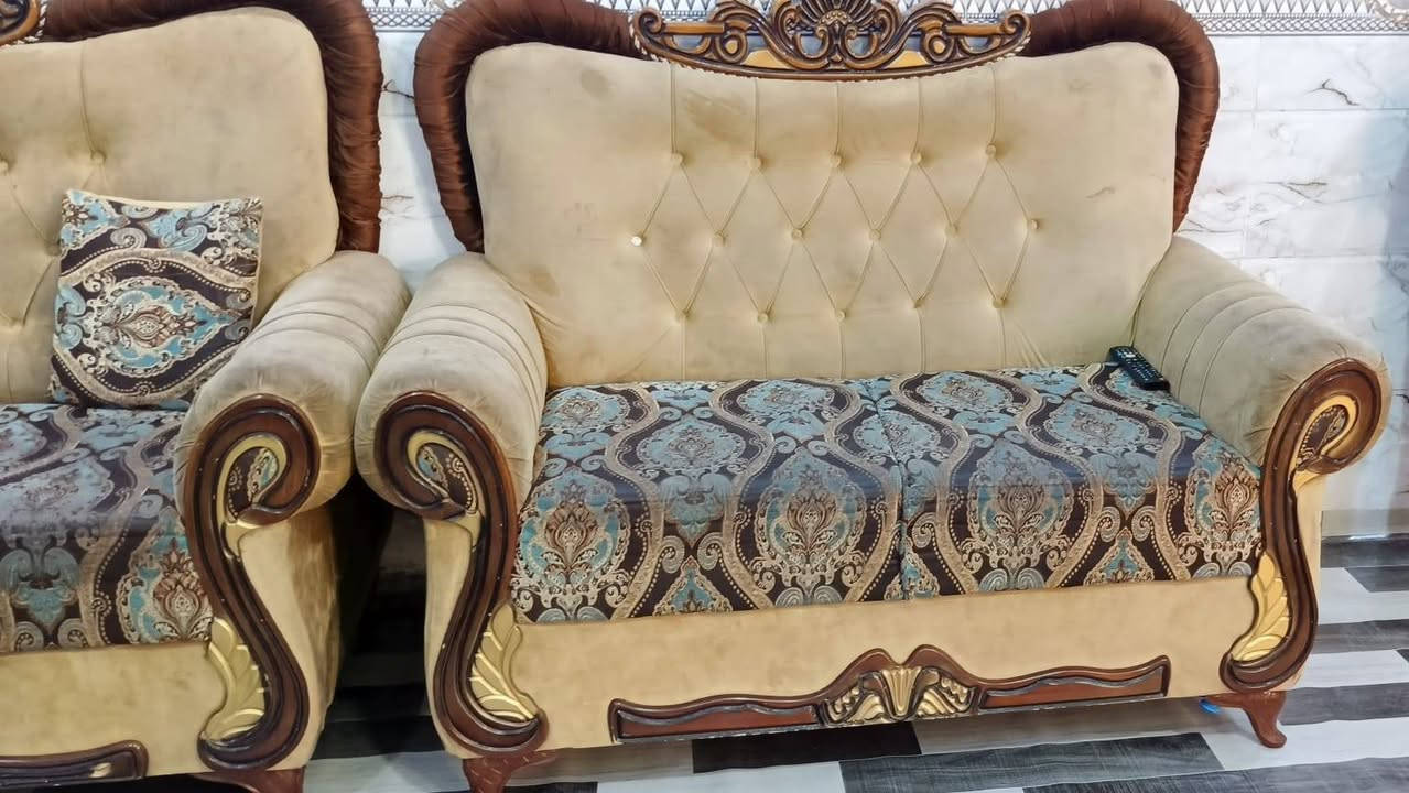 سلام عليكم تخم البيع عشره مقعد سعر 400وبي مجال تصال ***********
