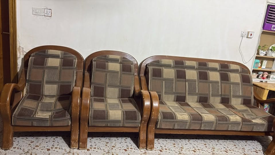 السلام عليكم تخم صاج انتيكا ثقيل جدا جدا للبيع السعر ٢٥٠ وبي مجال العنوان حلة حي العسكري للاستفسار واتساب ***********
