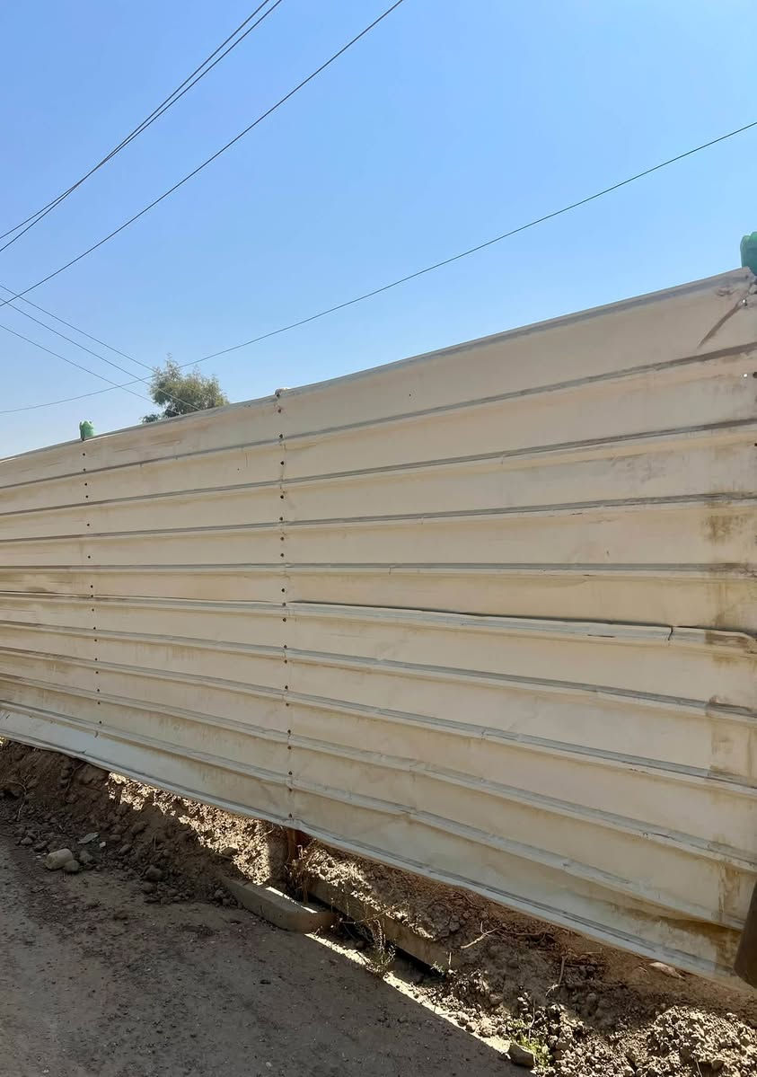 باب اسلايت نضيف وحديد قوي قياس 3ونص متر للبيع

+سياج جينكو نضيف مع شخاطاته قياسه تقريب ال 60 متر للبيع 
رقم /***********
