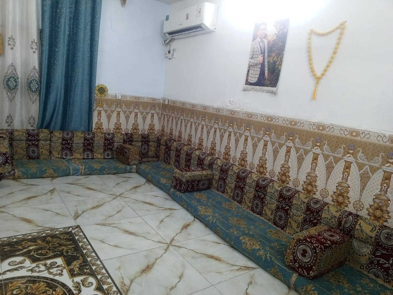 ديوان للبيع
