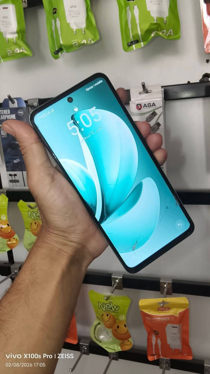 Realme c71 للبيع جهاز جديد استعمال اسبوع نظيف السعر 215
***********

نص مكتوب في الصور:
- vivo X100s Pro | ZEISS
- 02/08/2026 17:06
- 02/08/2026 17:05