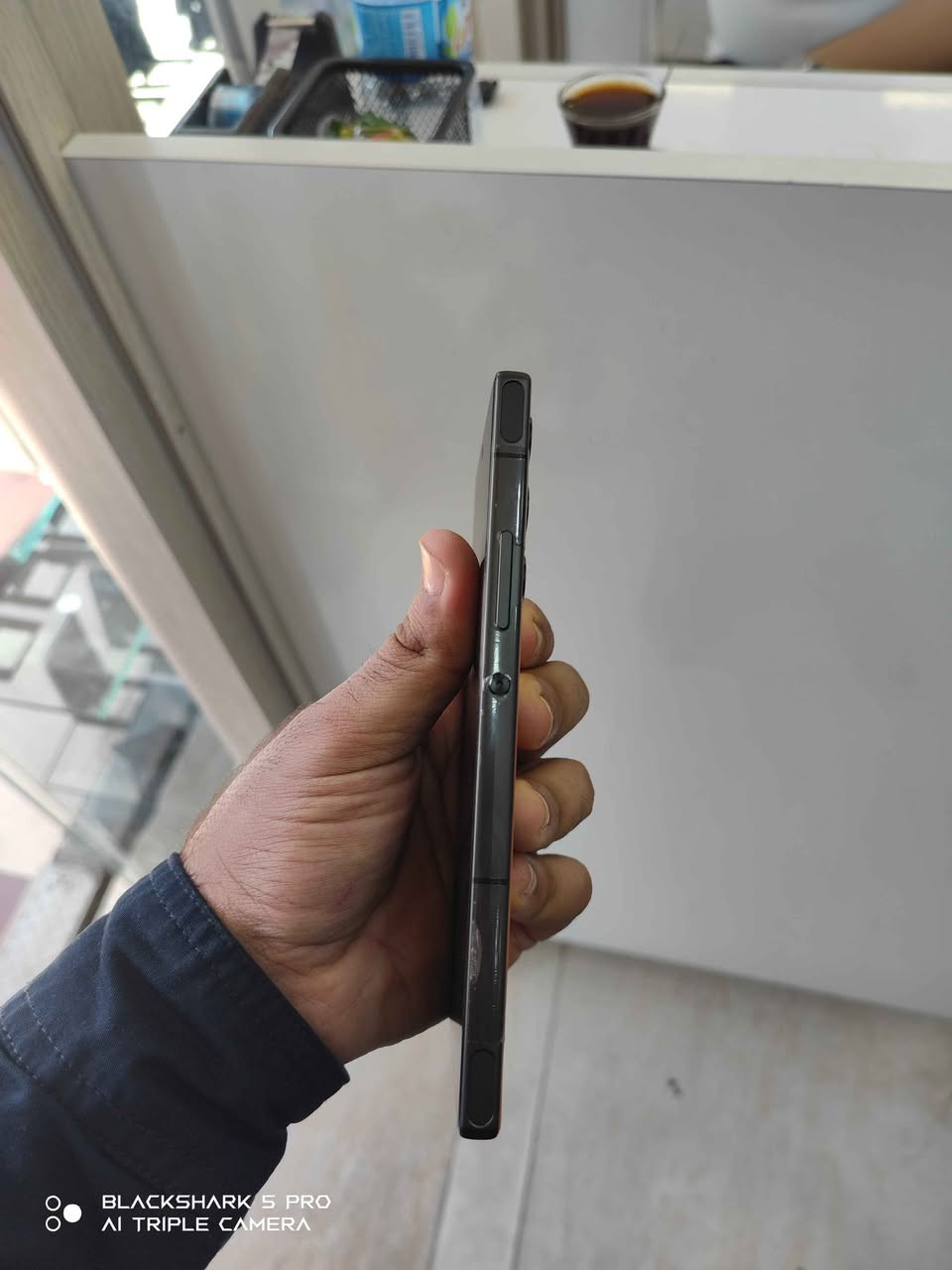 Red magic 11 Air
512GB
Ram 16
Kaml ashya 100lasad xawen w be keshaya
Globala 2 sem
625 hazari w majale kam
40 jar shahn krawa patri 100
***********
La karkukm gayandn haya bo hamu shwene
.........
ريد ماجيك 11 اير
نسخة عالمية دبل سيم
كامل ملحقات و بحالة الوكالة 
نضافة 100بالمية
لون مميز
بطارية 100
40مرة مشحون
625الف و بي مجال بسيط
مكاني كركوك 
توصيل متوفر لكل عراق
*********** كركوك, العراق

نص مكتوب في الصور:
- BLACKSHARK 5 PRO AI TRIPLE CAMERA
- BLACKSHARK 5 PRO
- AI TRIPLE CAMERA
- ١١:٤٥ 120Hz 14 N حالة البطارية -> إذا استبدل المستخدمون البطارية بأنفسهم، فقد لا تعمل شاشة حالة البطارية بشكل صحيح. يوصى بالاتصال بمركز خدمة ما بعد البيع المحلي للحصول على المساعدة. الصحة حالة البطارية الحالية جيدة 100% تاريخ الإنتاج ٢٠٢٥-٠٥-٠٤ تاريخ أول استخدام ٢٠٢٦-٠٣-٣٠ عدد دورات الشحن والتفريغ 40